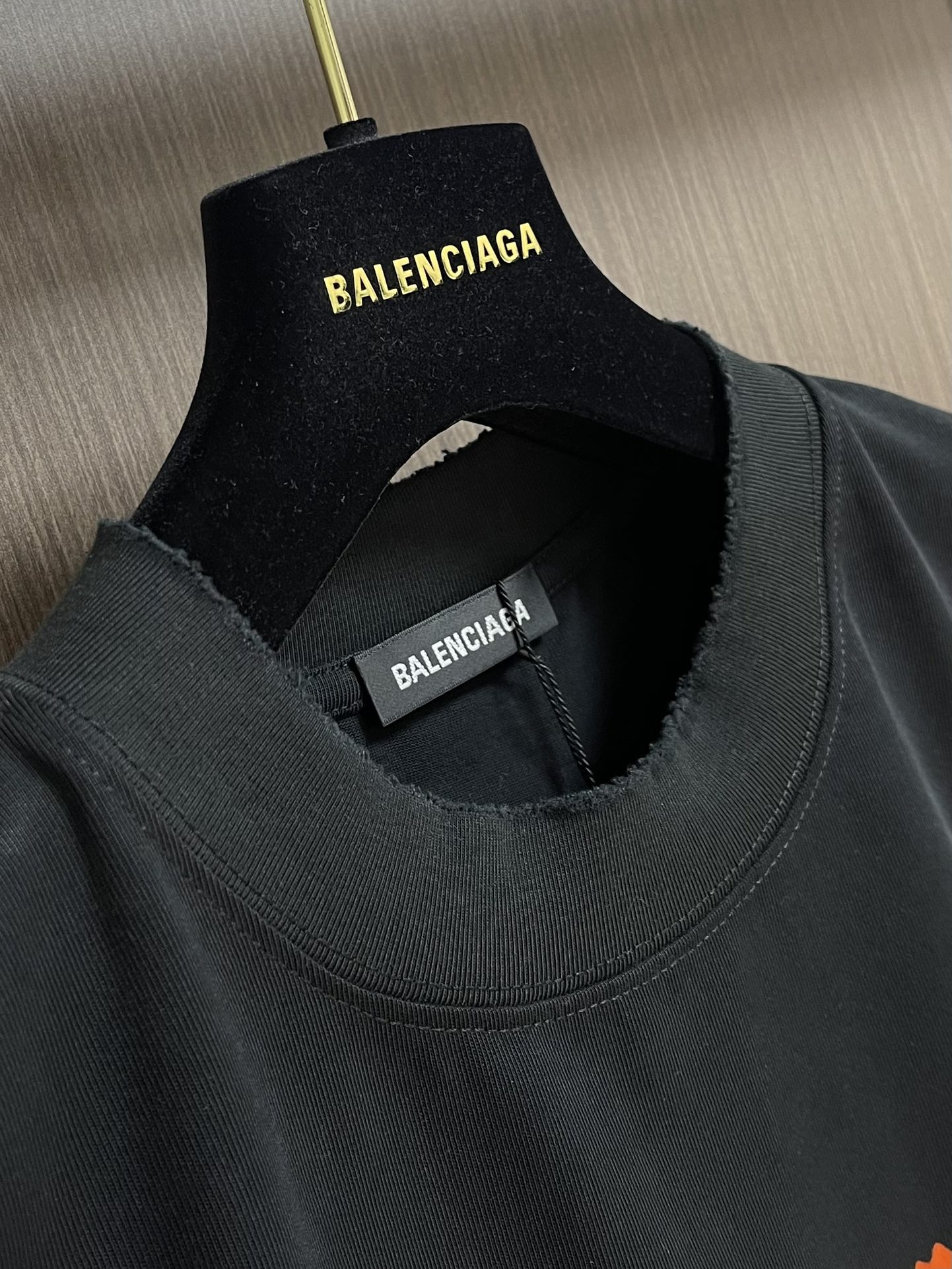 Balenciaga 联名Puma系列印花洗水短袖T恤，面料采用定织定染全棉双纱。克重260克，布面干净