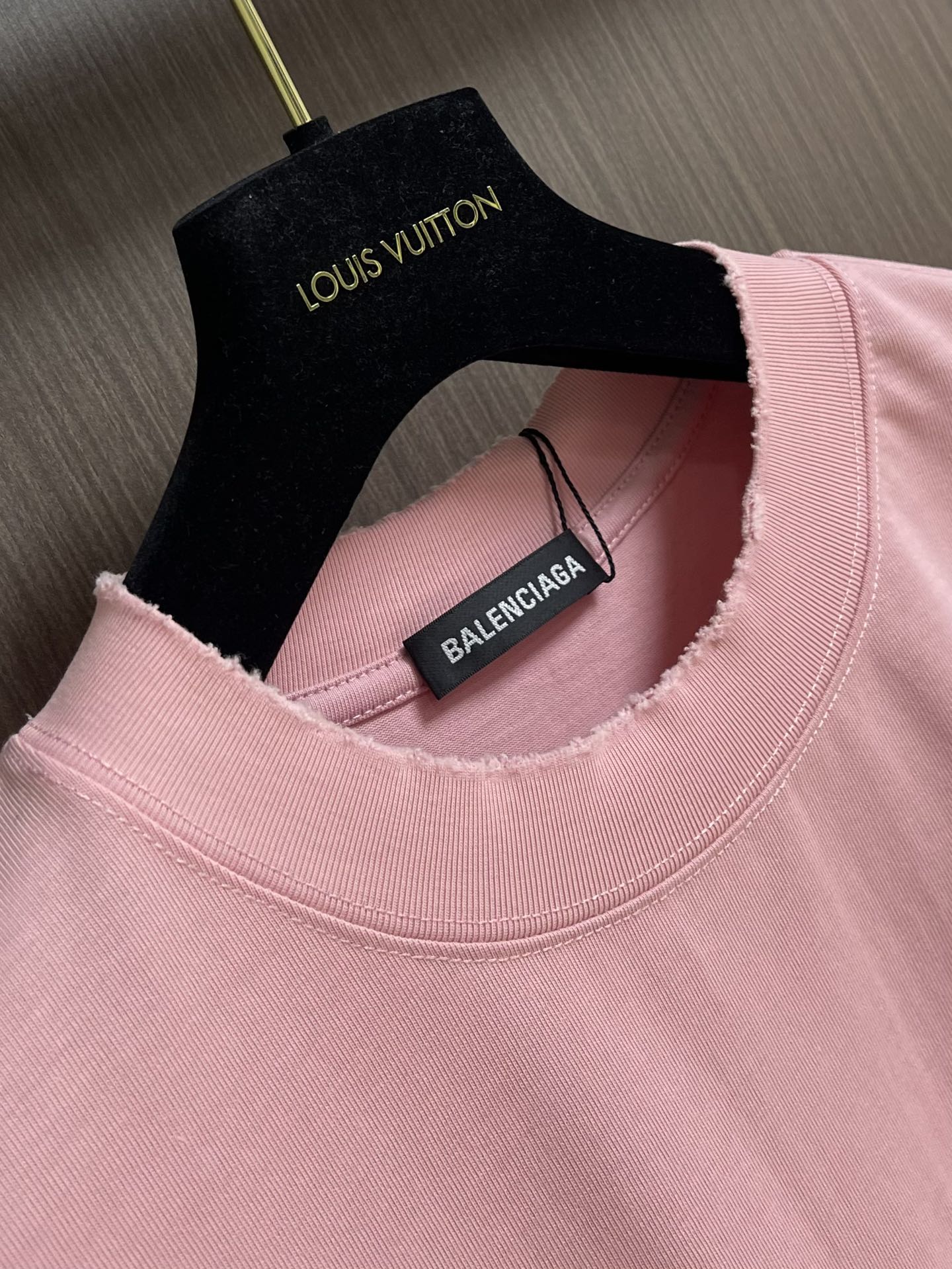 Balenciaga 联名Puma系列印花洗水短袖T恤，面料采用定织定染全棉双纱。克重260克，布面干净