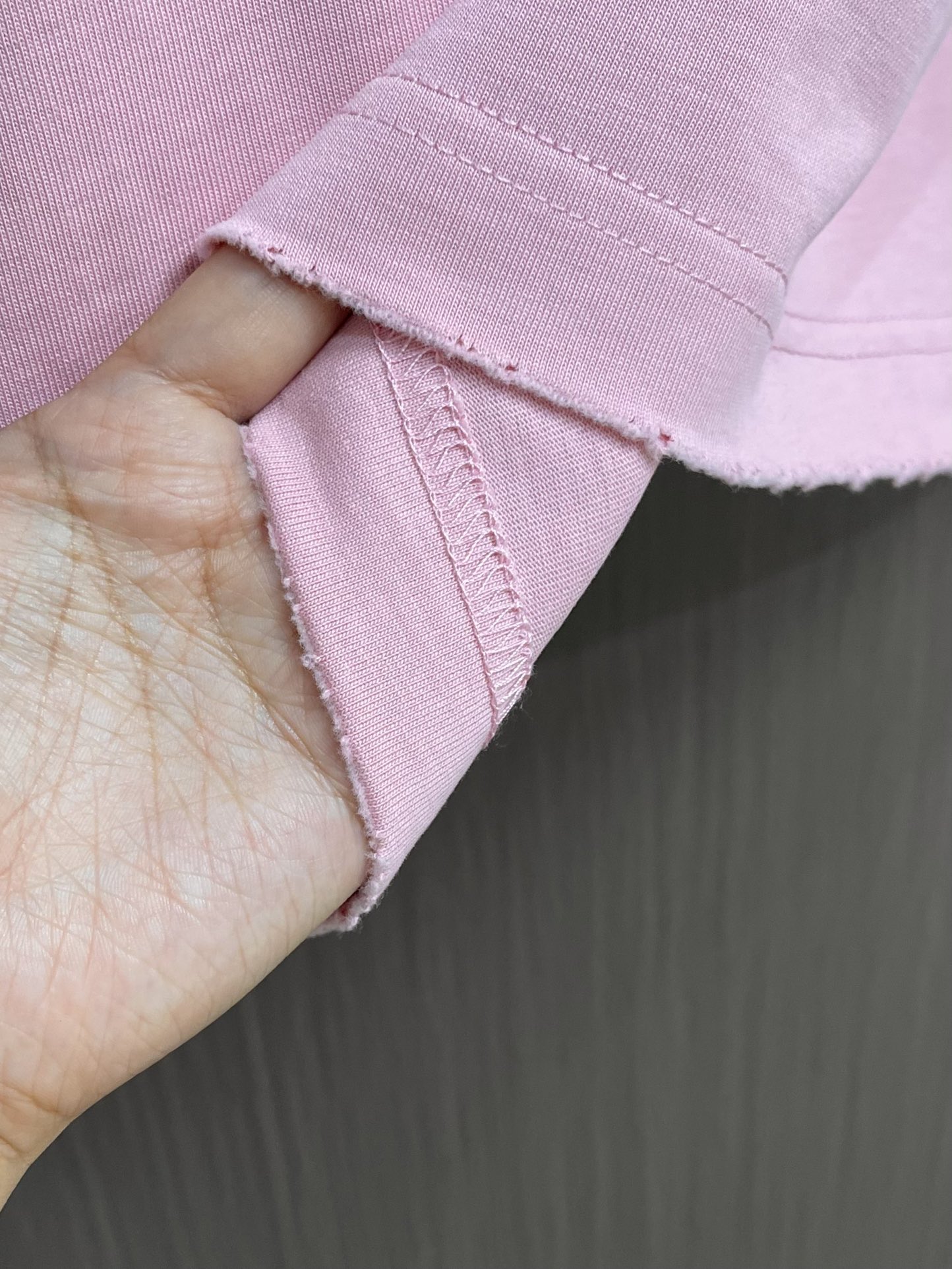 Balenciaga 联名Puma系列印花洗水短袖T恤，面料采用定织定染全棉双纱。克重260克，布面干净