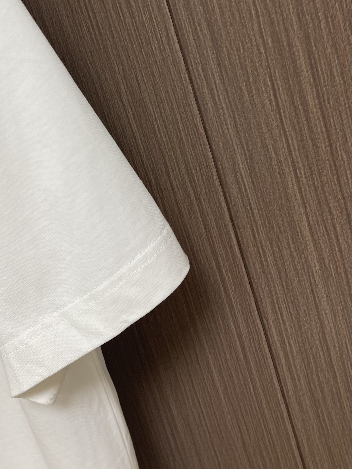 MIUMIU 2025ss春夏新款字母logo标识印花短袖T恤，既不单调也不复杂，恰到好处的展现品味！面