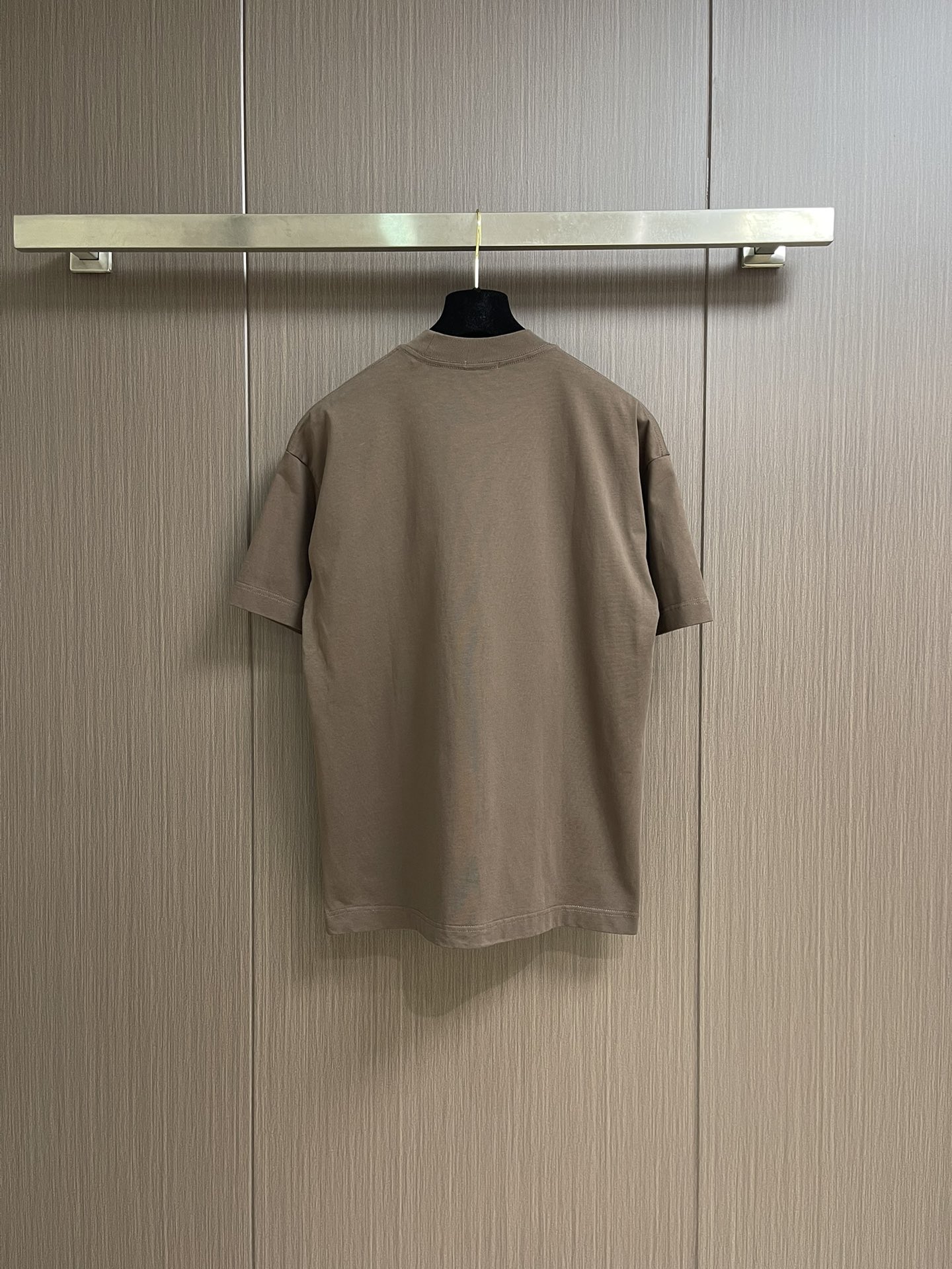 MIUMIU 2025ss春夏新款字母logo标识印花短袖T恤，既不单调也不复杂，恰到好处的展现品味！面