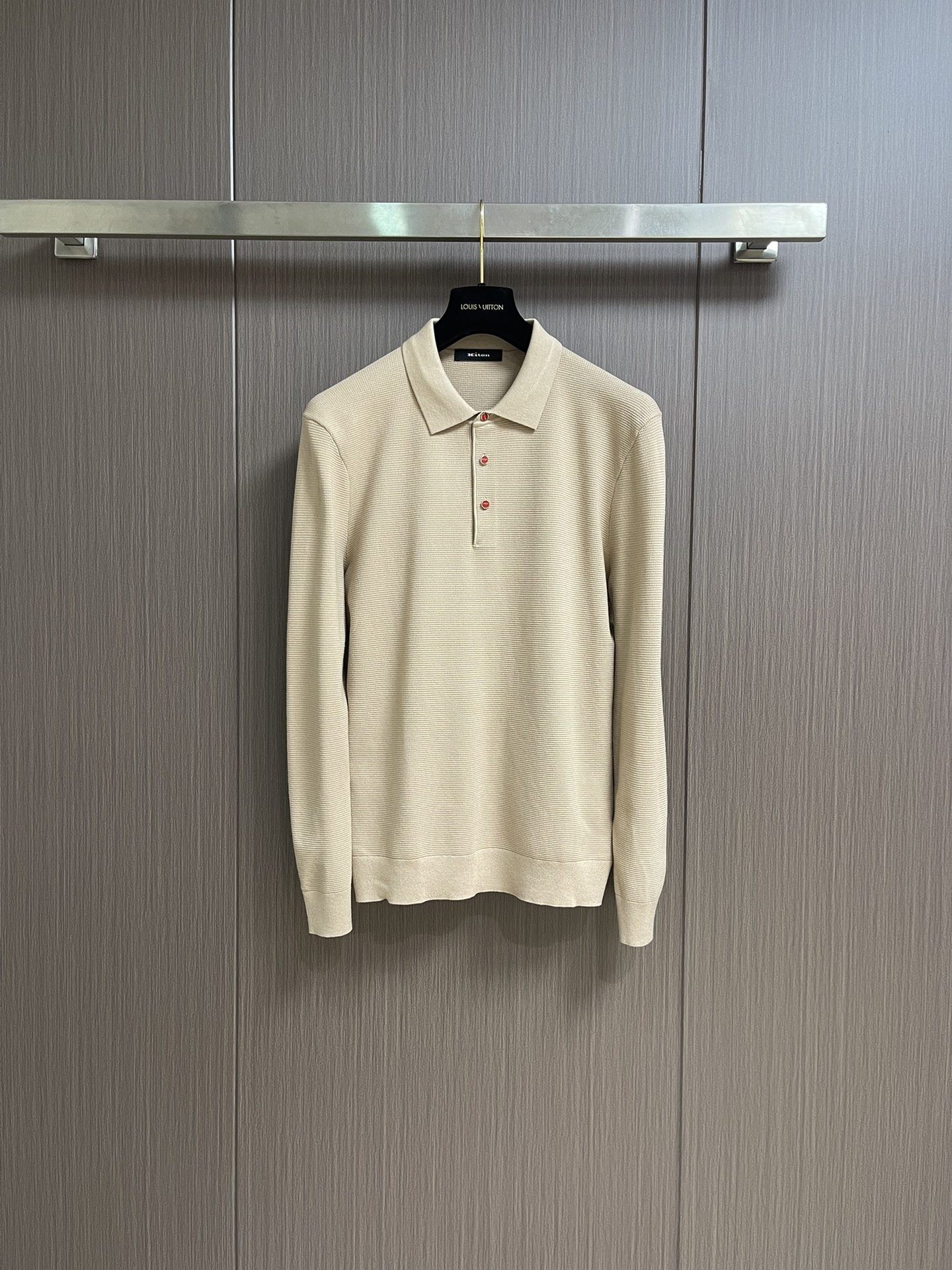 kiton 三扣翻领针织长袖毛衣 精选优质面料，轻盈蓬松却比普通羊毛更保暖，室内外自由切换，告别臃肿！细