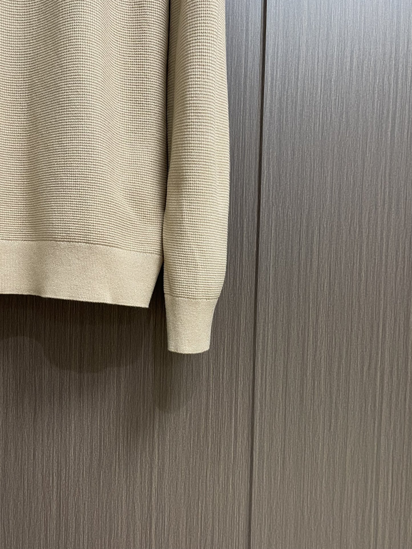 kiton 三扣翻领针织长袖毛衣 精选优质面料，轻盈蓬松却比普通羊毛更保暖，室内外自由切换，告别臃肿！细