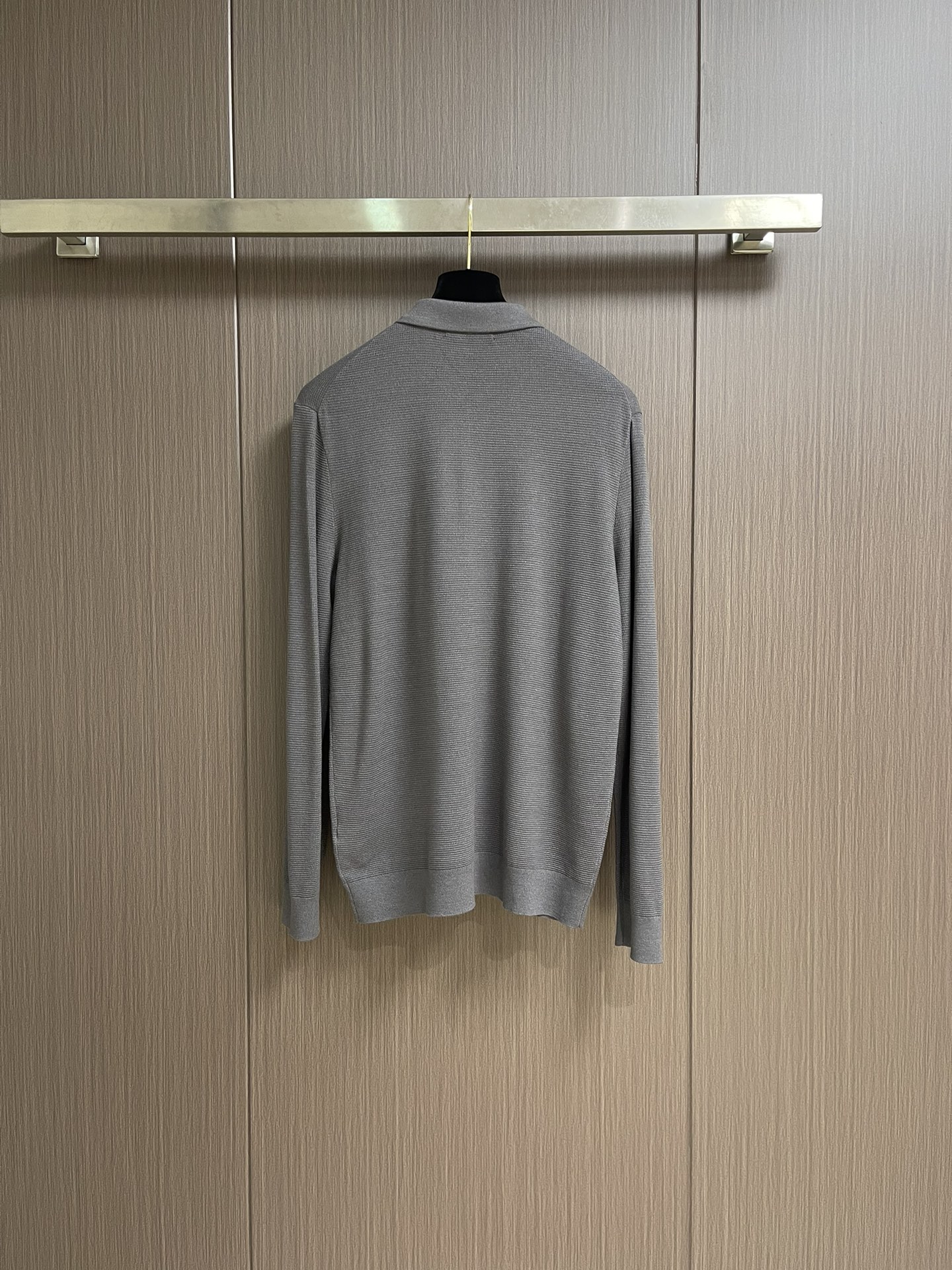 kiton 三扣翻领针织长袖毛衣 精选优质面料，轻盈蓬松却比普通羊毛更保暖，室内外自由切换，告别臃肿！细