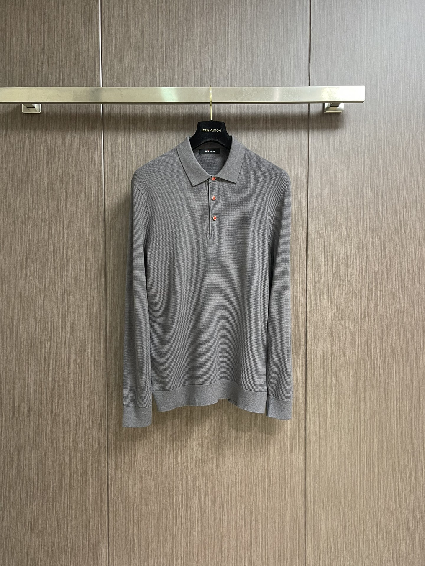 kiton 三扣翻领针织长袖毛衣 精选优质面料，轻盈蓬松却比普通羊毛更保暖，室内外自由切换，告别臃肿！细