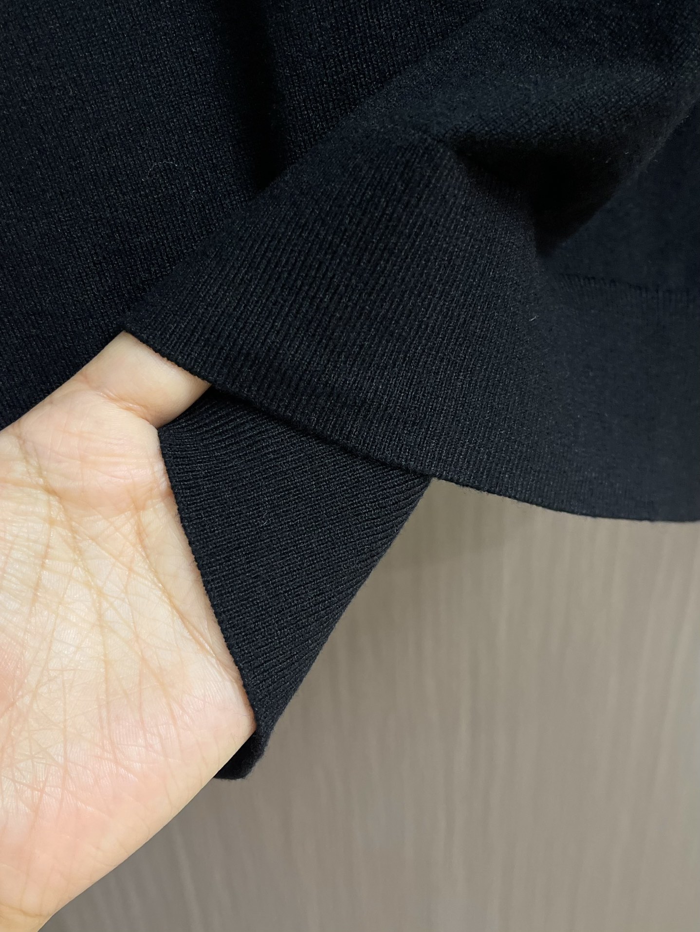 Brioni布莱奥尼 秋冬新品翻领长袖羊毛衫，作为年度最是经典单品，经过设计重新演绎，质感绝佳，手感非常