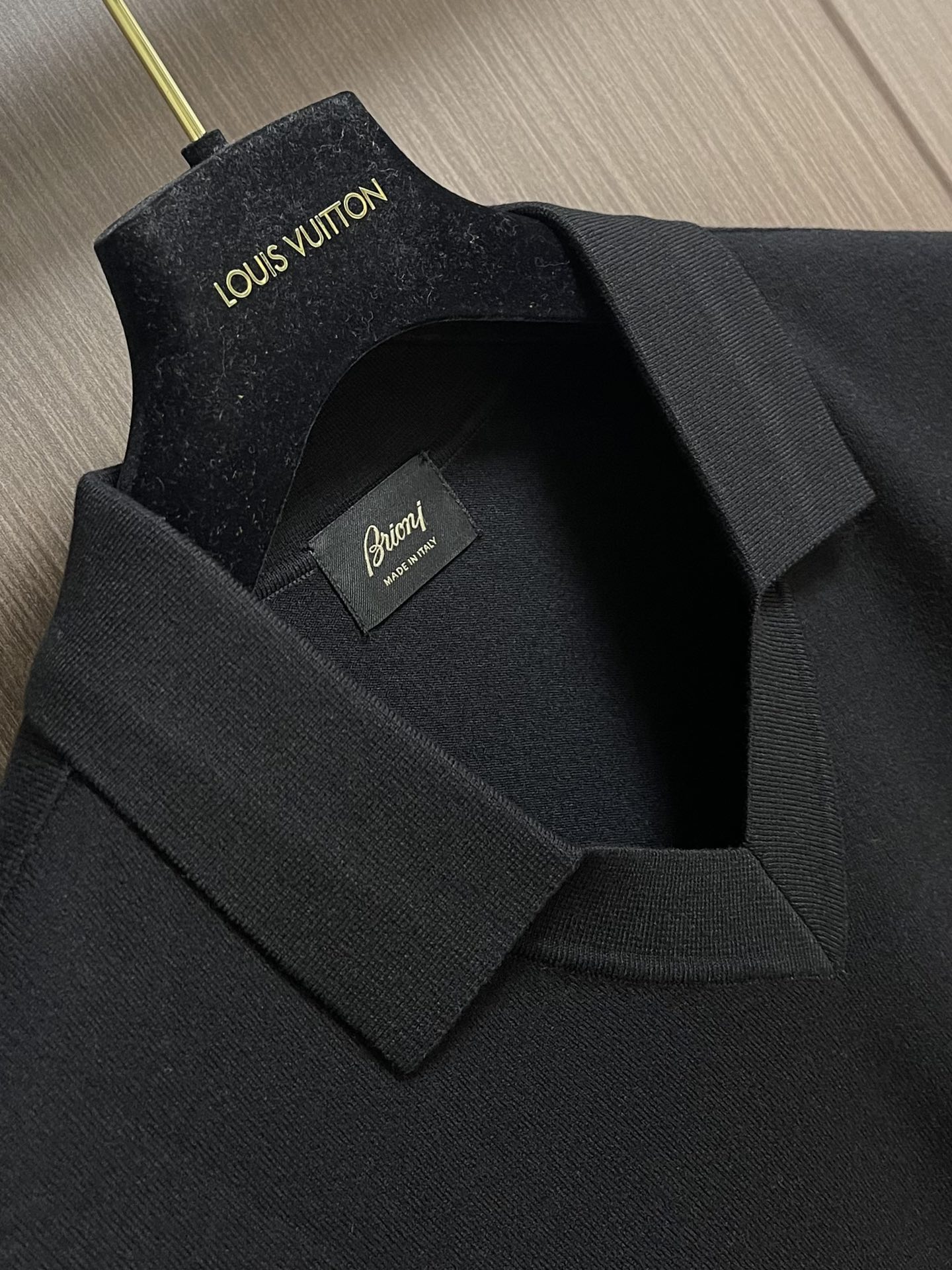 Brioni布莱奥尼 秋冬新品翻领长袖羊毛衫，作为年度最是经典单品，经过设计重新演绎，质感绝佳，手感非常