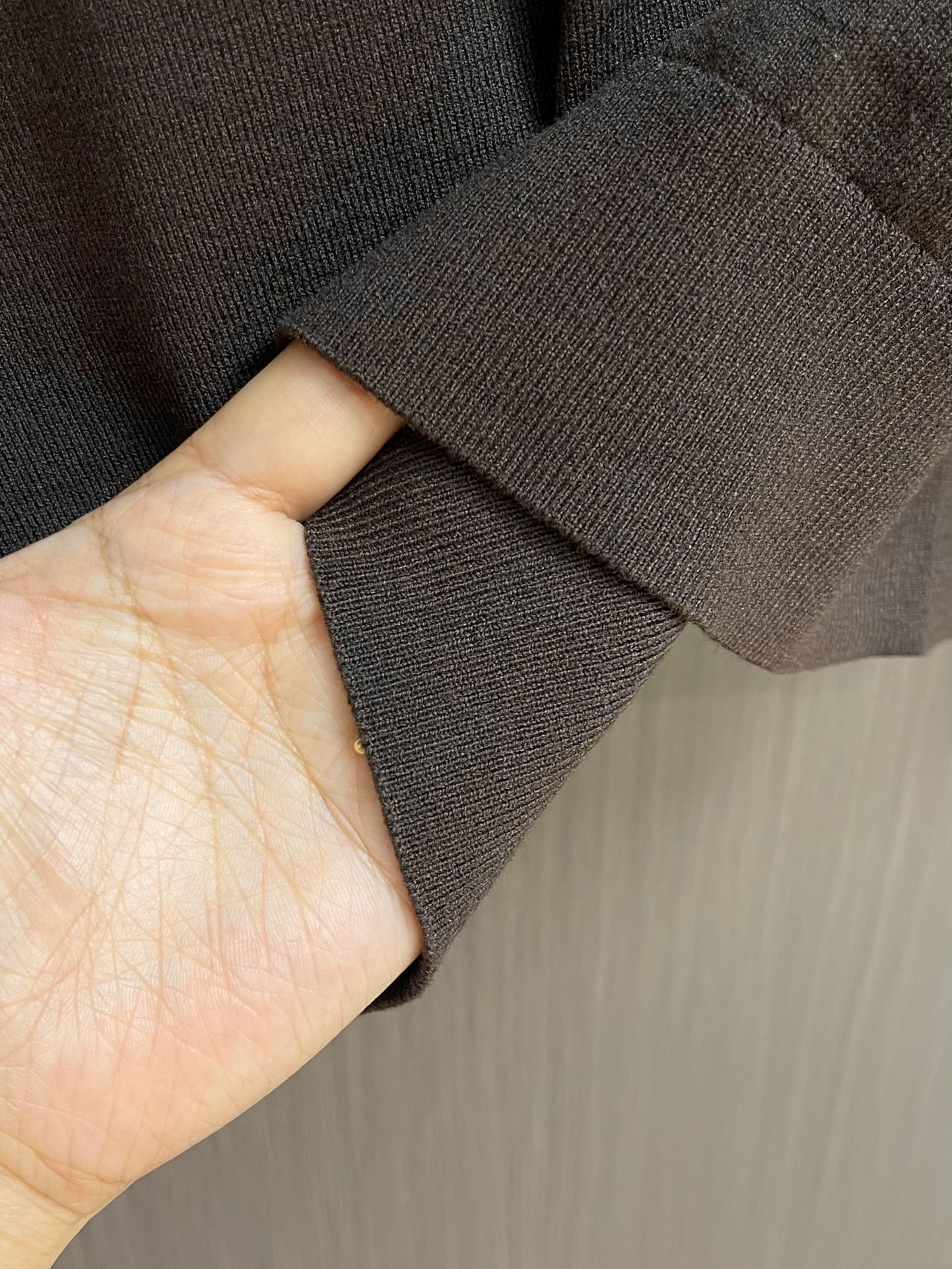 Brioni布莱奥尼 秋冬新品翻领长袖羊毛衫，作为年度最是经典单品，经过设计重新演绎，质感绝佳，手感非常