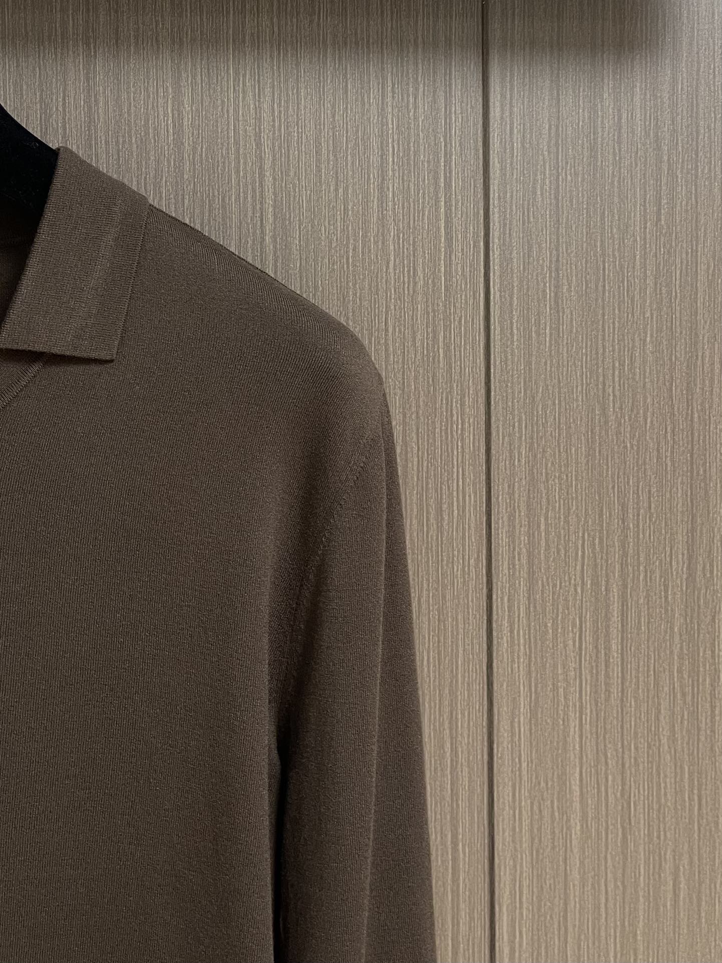 Brioni布莱奥尼 秋冬新品翻领长袖羊毛衫，作为年度最是经典单品，经过设计重新演绎，质感绝佳，手感非常