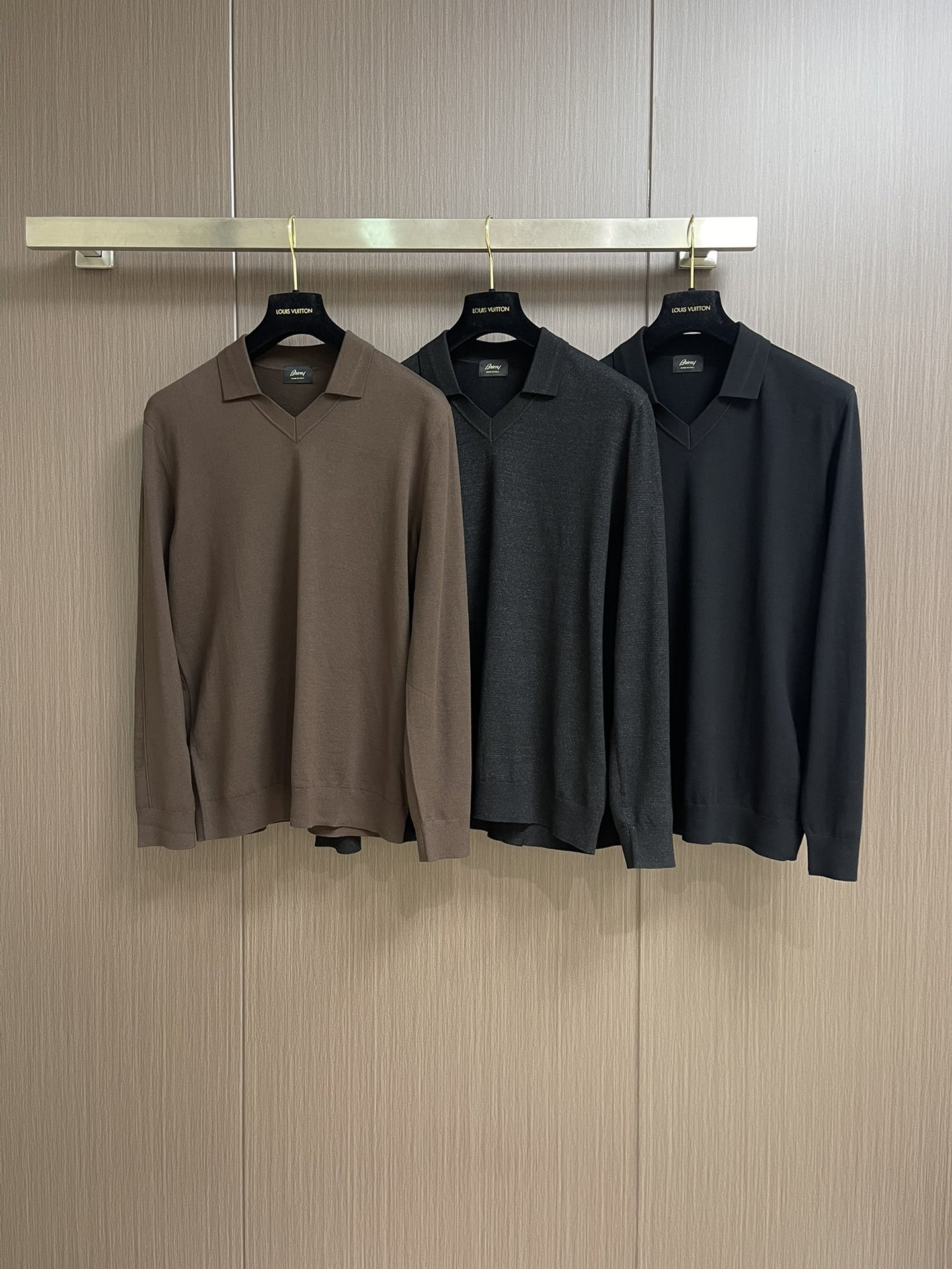 Brioni布莱奥尼 秋冬新品翻领长袖羊毛衫，作为年度最是经典单品，经过设计重新演绎，质感绝佳，手感非常