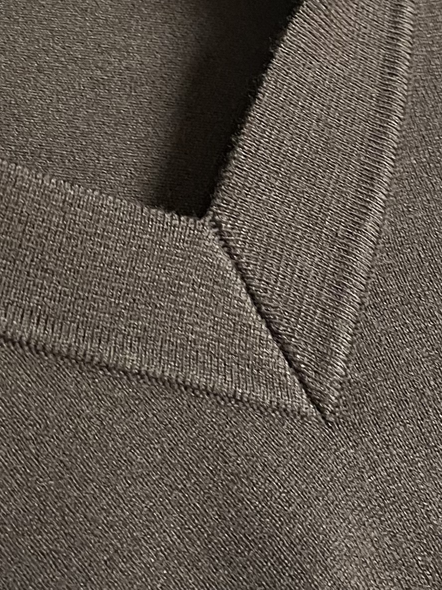 Brioni布莱奥尼 秋冬新品翻领长袖羊毛衫，作为年度最是经典单品，经过设计重新演绎，质感绝佳，手感非常