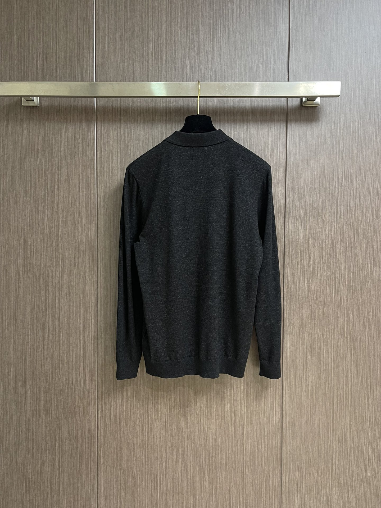 Brioni布莱奥尼 秋冬新品翻领长袖羊毛衫，作为年度最是经典单品，经过设计重新演绎，质感绝佳，手感非常