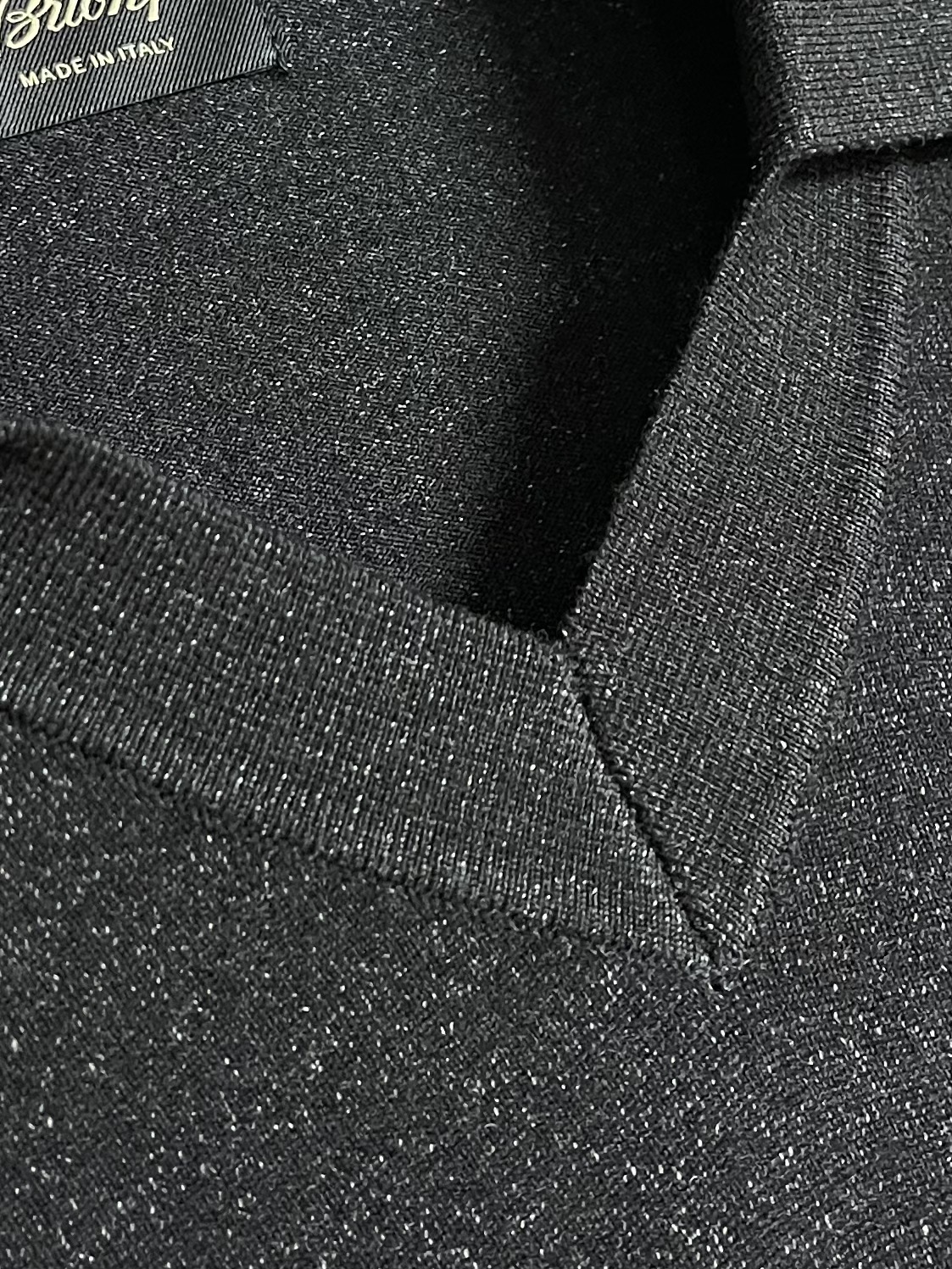 Brioni布莱奥尼 秋冬新品翻领长袖羊毛衫，作为年度最是经典单品，经过设计重新演绎，质感绝佳，手感非常