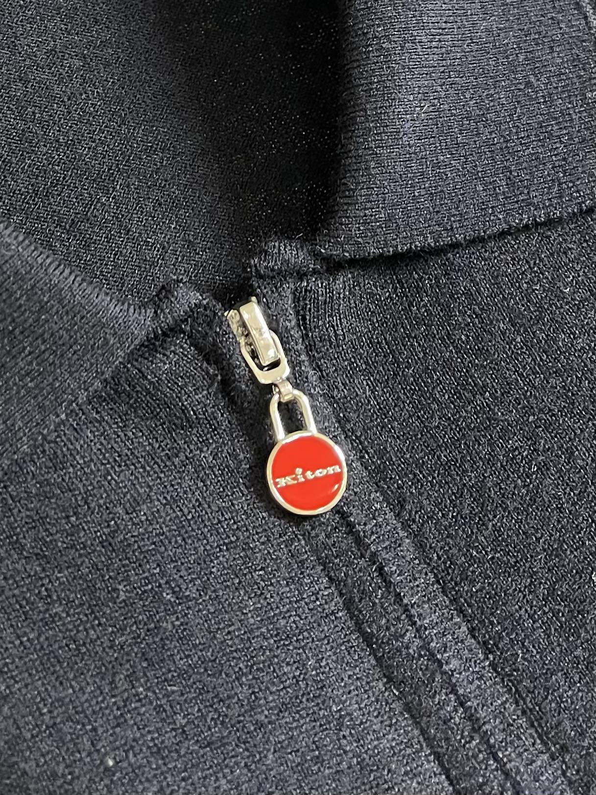 kiton 半拉链翻领针织毛衣，精选优质美利奴羊毛，轻盈蓬松却比普通羊毛更保暖，室内外自由切换，告别臃肿