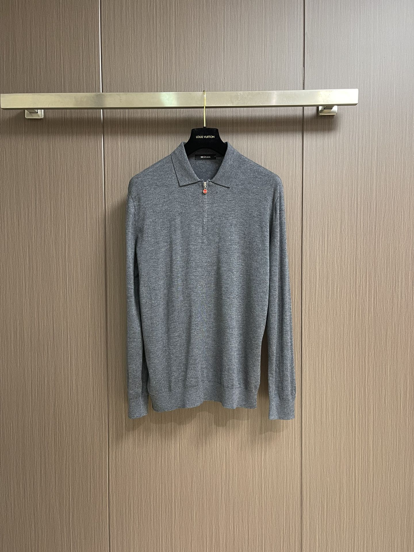 kiton 半拉链翻领针织毛衣，精选优质美利奴羊毛，轻盈蓬松却比普通羊毛更保暖，室内外自由切换，告别臃肿