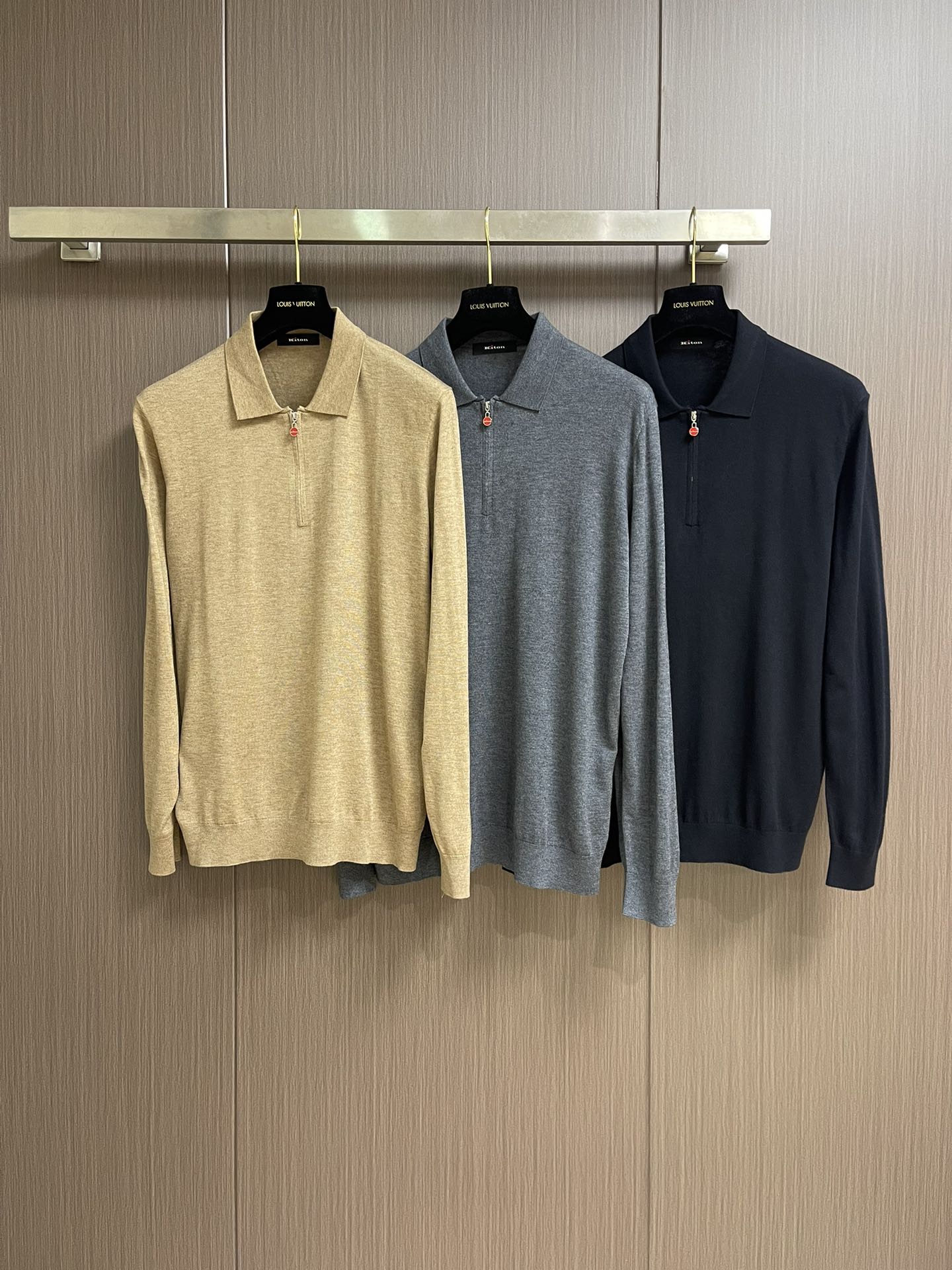 kiton 半拉链翻领针织毛衣，精选优质美利奴羊毛，轻盈蓬松却比普通羊毛更保暖，室内外自由切换，告别臃肿