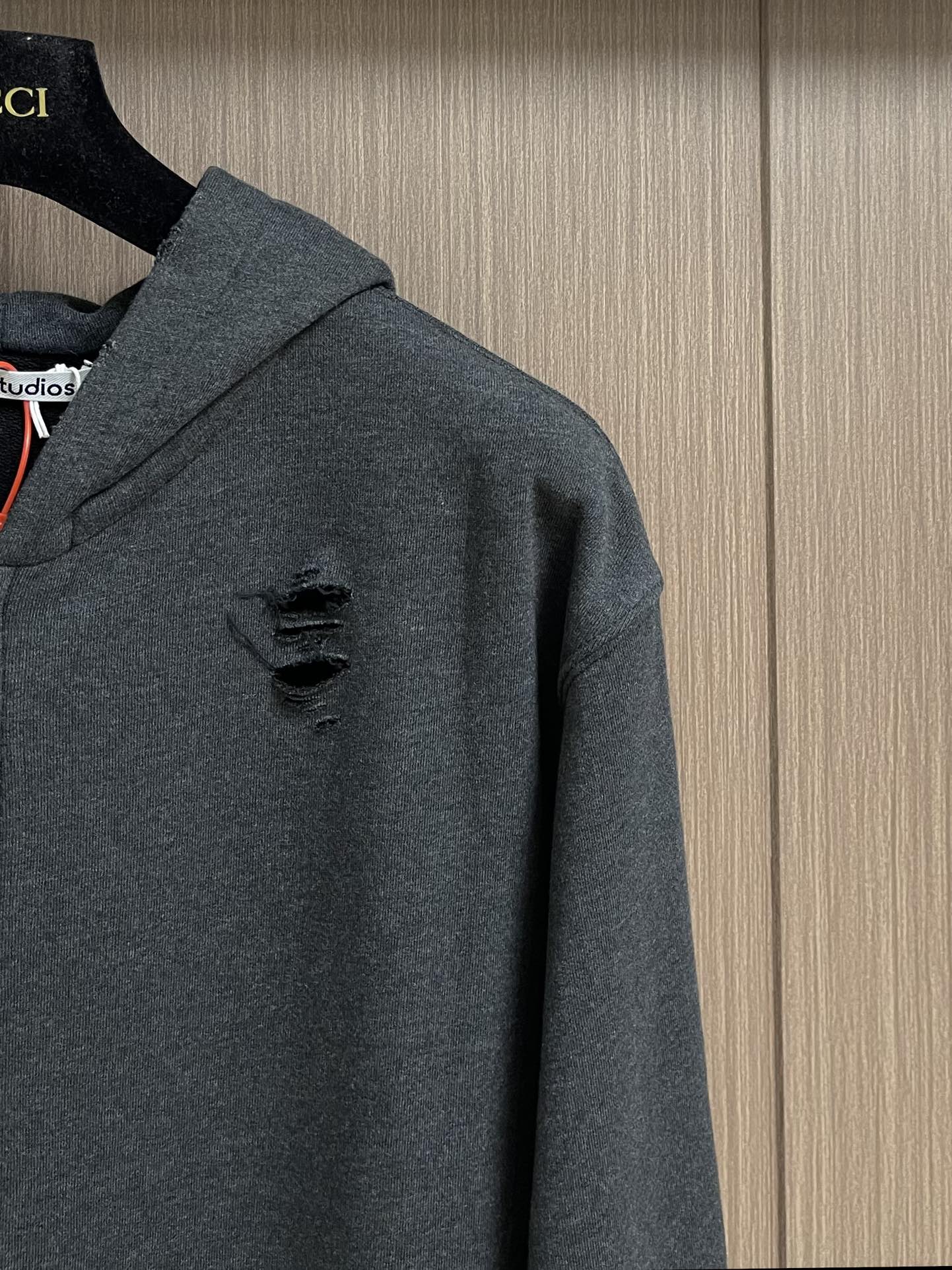 Acne Studios 破洞做旧徽标拉链外套，定制定染灰绿臻柔棉彩棉料 云感般的触感 细腻柔软 舒适贴