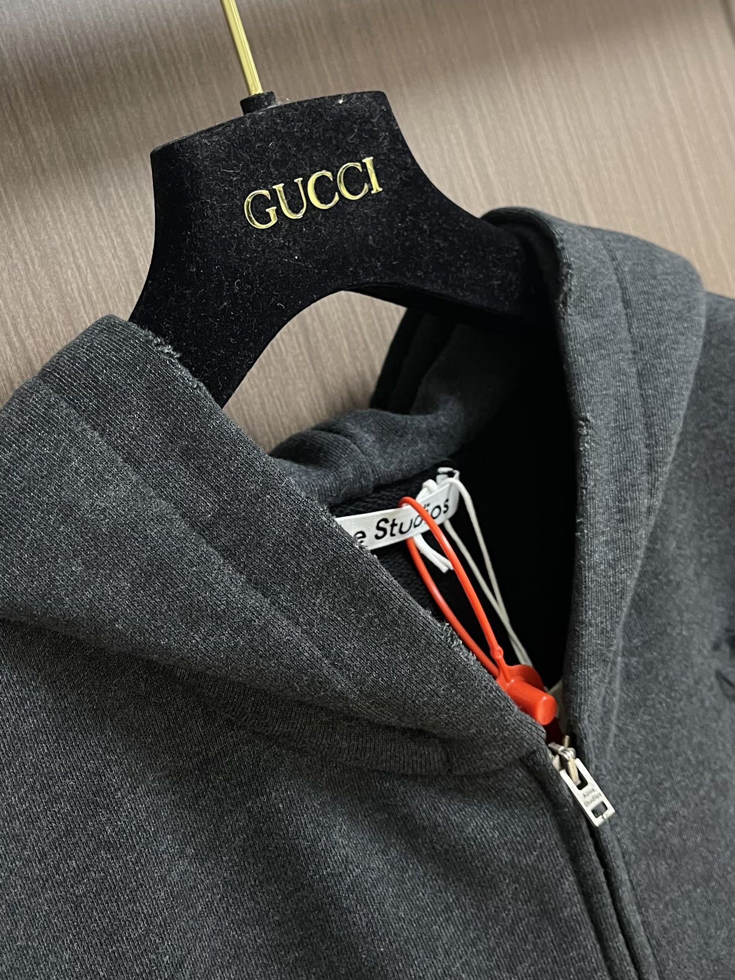 Acne Studios 破洞做旧徽标拉链外套，定制定染灰绿臻柔棉彩棉料 云感般的触感 细腻柔软 舒适贴