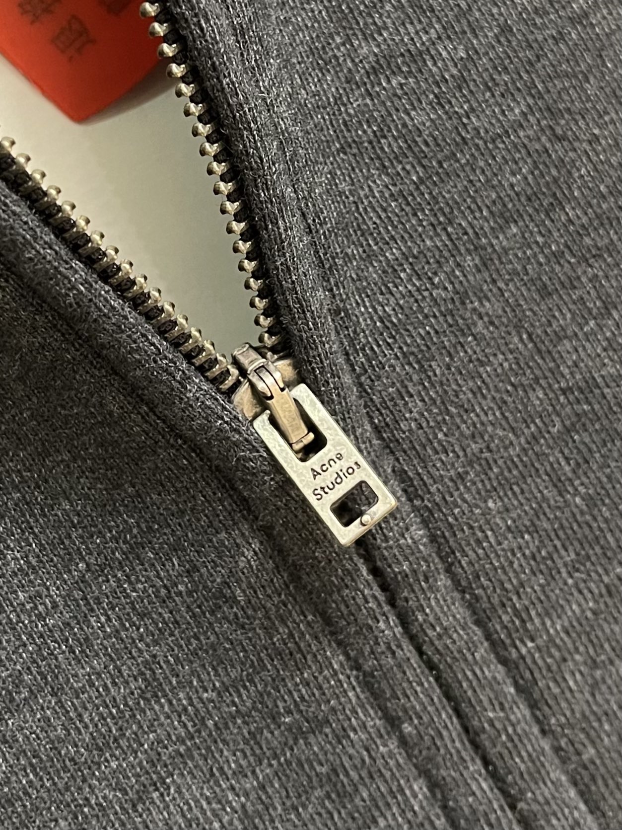 Acne Studios 破洞做旧徽标拉链外套，定制定染灰绿臻柔棉彩棉料 云感般的触感 细腻柔软 舒适贴