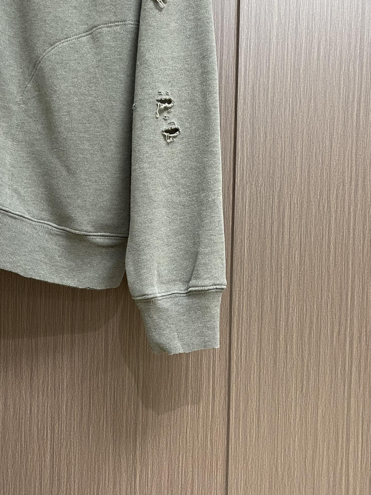 Acne Studios 破洞做旧徽标拉链外套，定制定染灰绿臻柔棉彩棉料 云感般的触感 细腻柔软 舒适贴