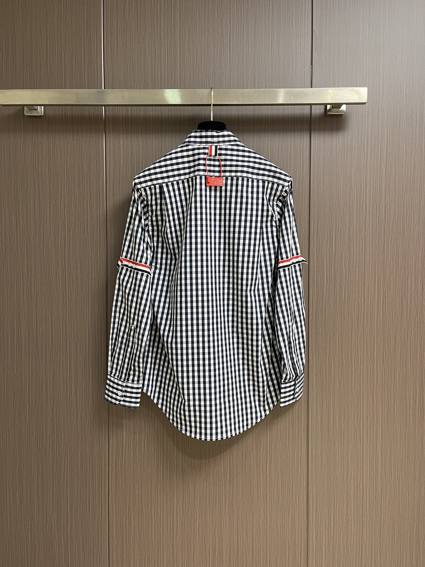 THOM BROWNE TB经典双袖织带色织格子长袖衬衫 面料采用高定色织定制100％新疆长绒棉深蓝色条