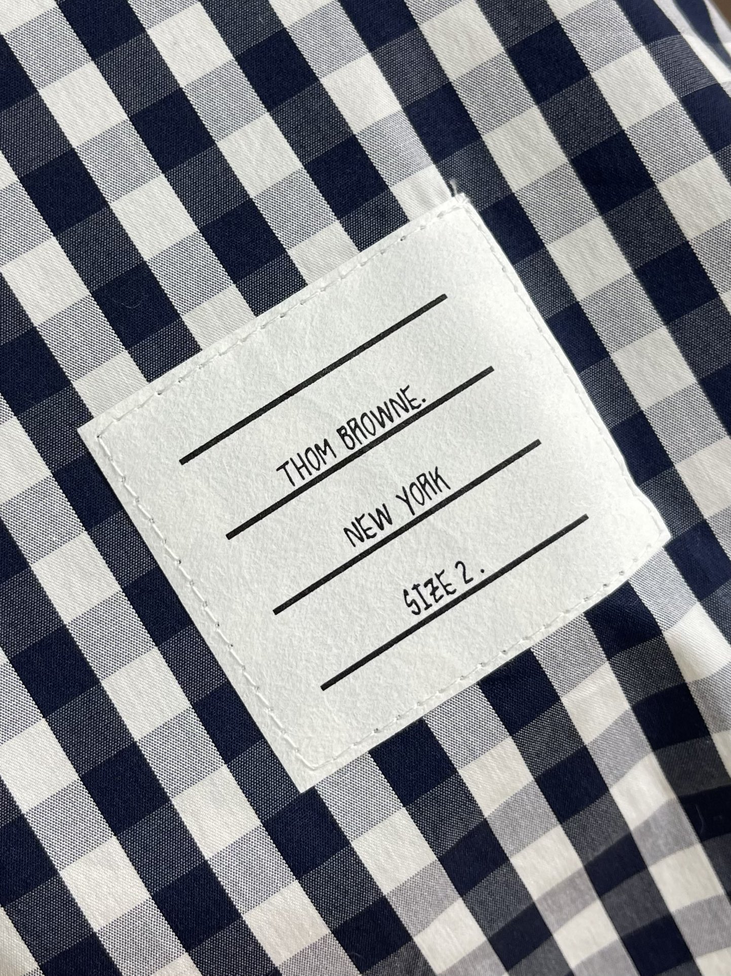 THOM BROWNE TB经典双袖织带色织格子长袖衬衫 面料采用高定色织定制100％新疆长绒棉深蓝色条