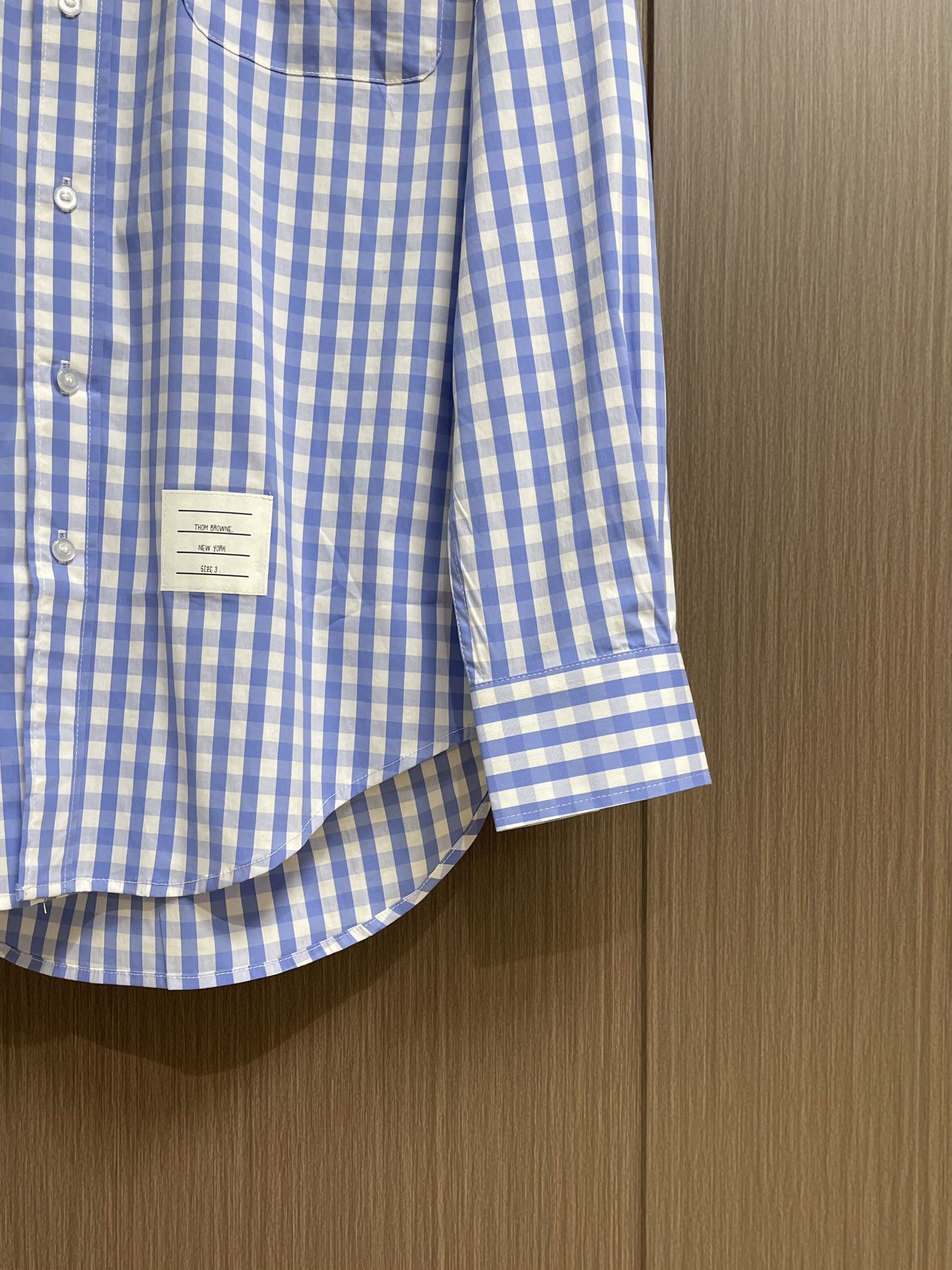 THOM BROWNE TB经典双袖织带色织格子长袖衬衫 面料采用高定色织定制100％新疆长绒棉深蓝色条