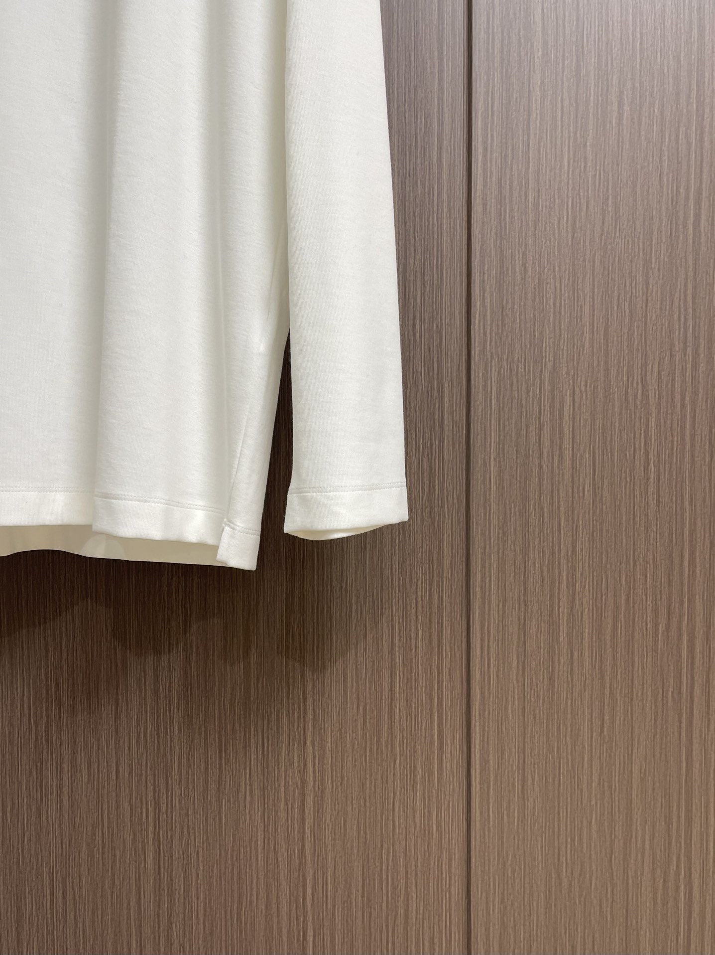 BC Brunello Cucinelli 2025SS秋季新品假两件V领长袖T恤，帅气时尚，简约百搭款