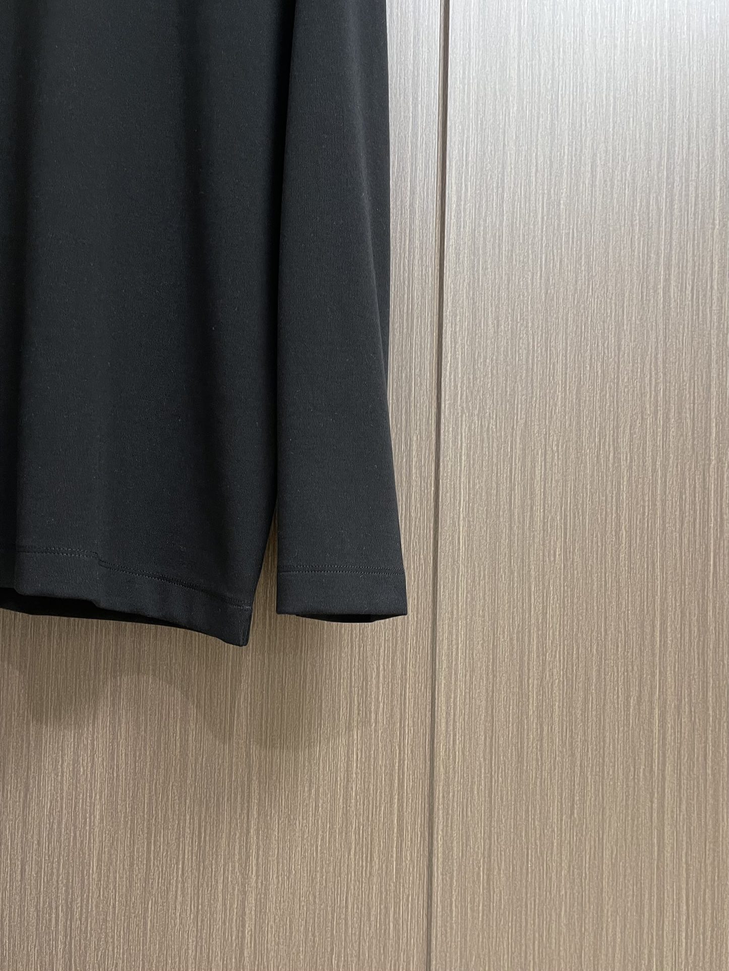 BC Brunello Cucinelli 2025SS秋季新品假两件V领长袖T恤，帅气时尚，简约百搭款