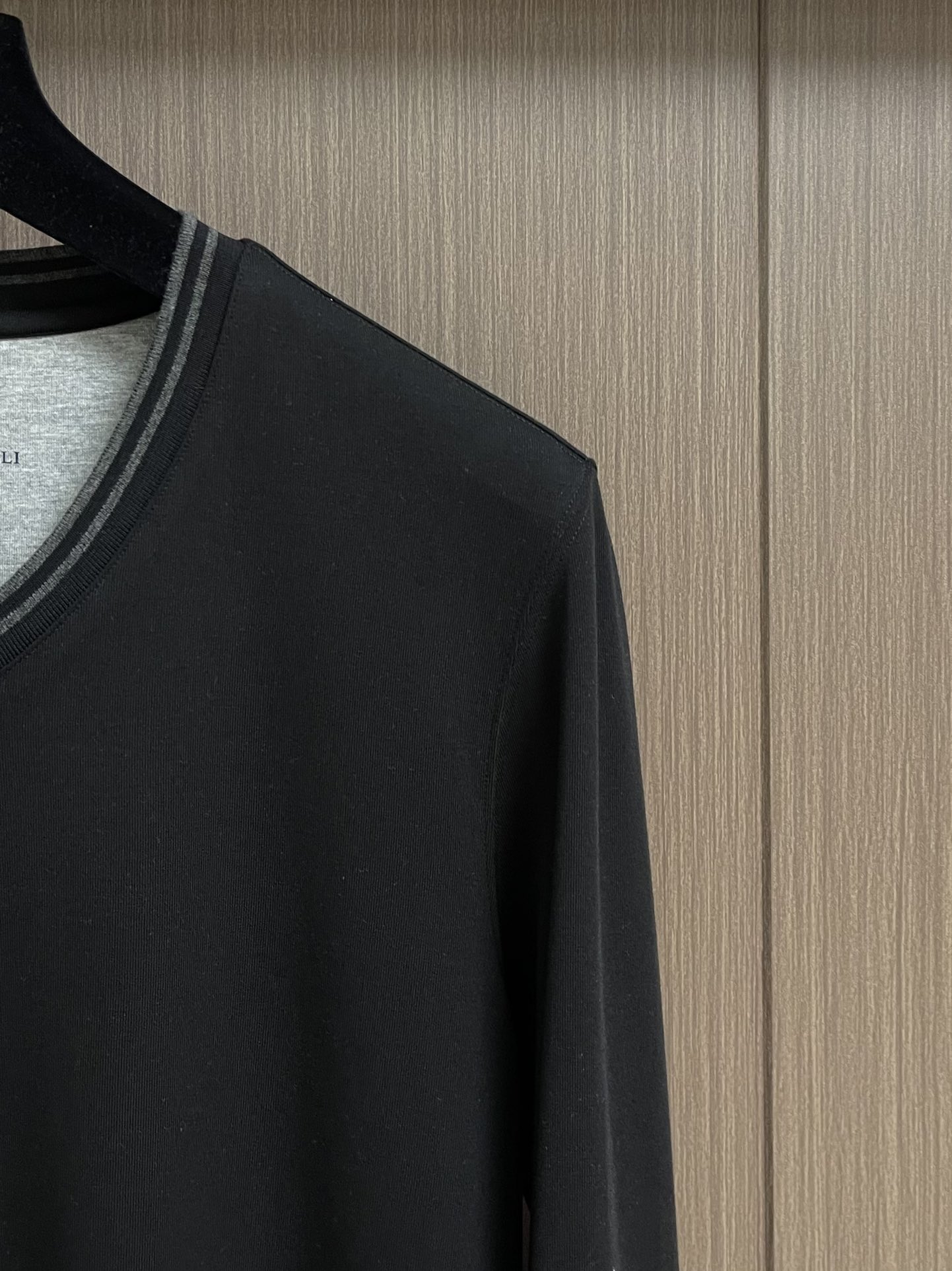 BC Brunello Cucinelli 2025SS秋季新品假两件V领长袖T恤，帅气时尚，简约百搭款