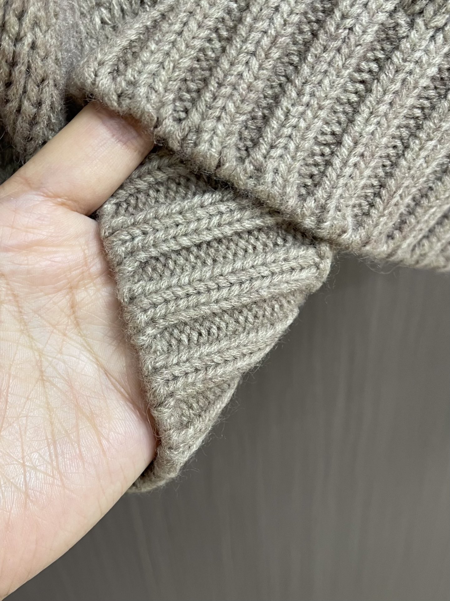 JW ANDERSON 连帽针织毛衣，JW ANDERSON 秋冬男款哥特风针织连帽衫，logo层次分明