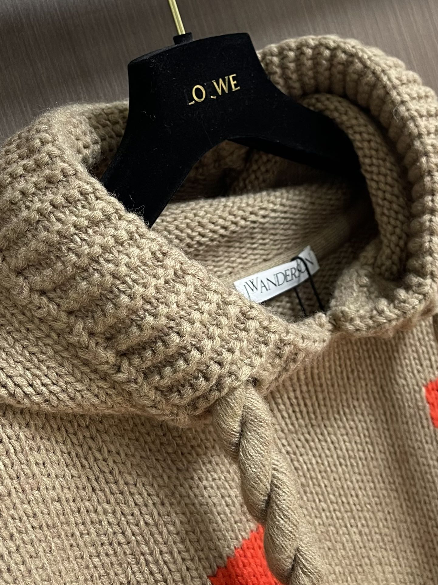 JW ANDERSON 连帽针织毛衣，JW ANDERSON 秋冬男款哥特风针织连帽衫，logo层次分明