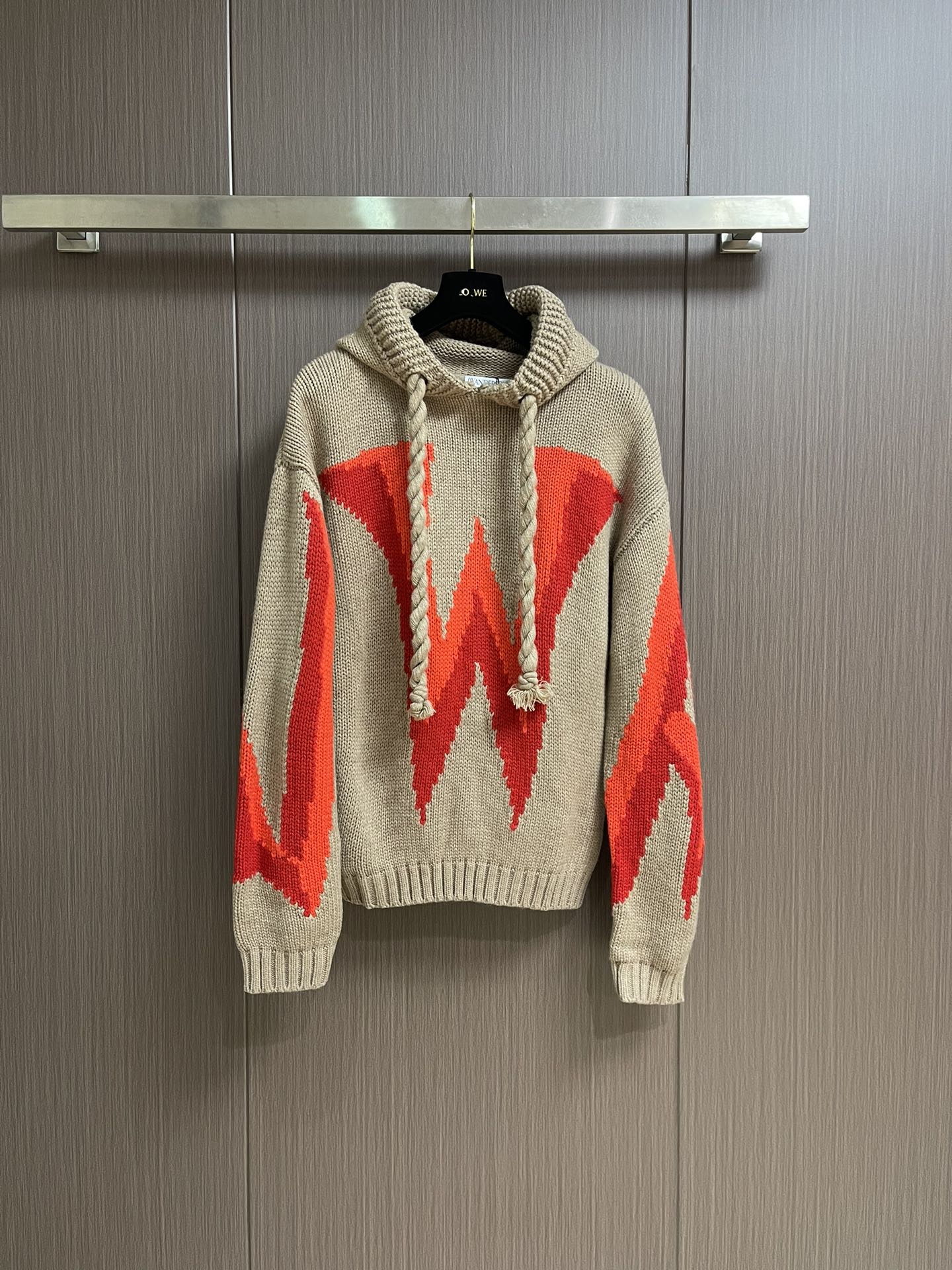 NO:531251,JW ANDERSON hooded knitted sweater, JW ANDERSON men's gothic style knitted hoodie with clear logo layers, heavy industry woven, fully interpreting the quality concept, customer supply imported yarn, soft and comfortable. Size S-M-L, sweaters, hats, alexander wang19860909JW ANDERSON 连帽针织毛衣,JW ANDERSON 秋冬男款哥特风针织连帽衫,logo层次分明,重工织造,把精品概念演绎的淋漓尽致,客供进口纱线,糯软超舒服.尺码S-M-L,,sweaters,hats,alexander wang,Men's clothing