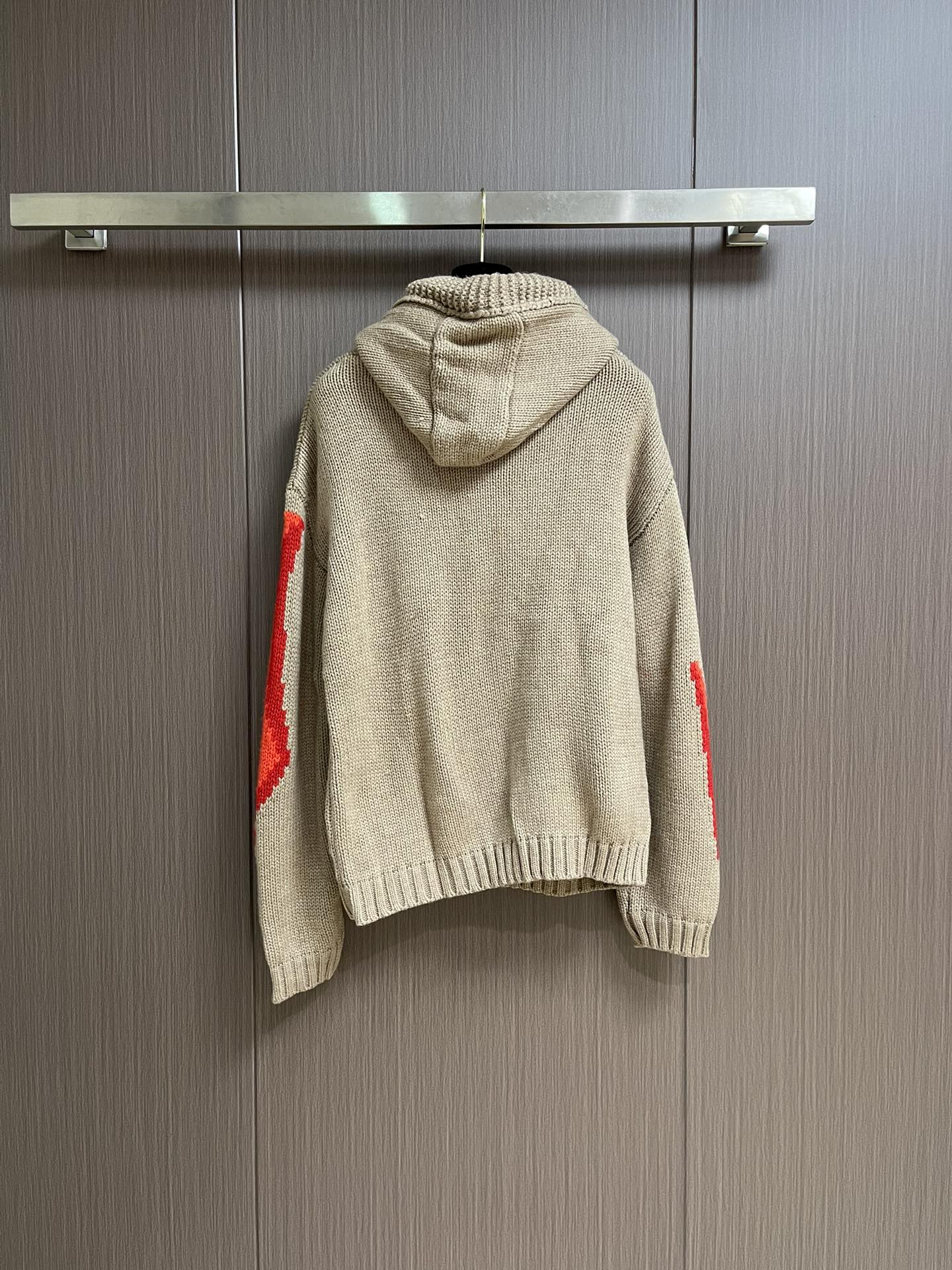 JW ANDERSON 连帽针织毛衣，JW ANDERSON 秋冬男款哥特风针织连帽衫，logo层次分明