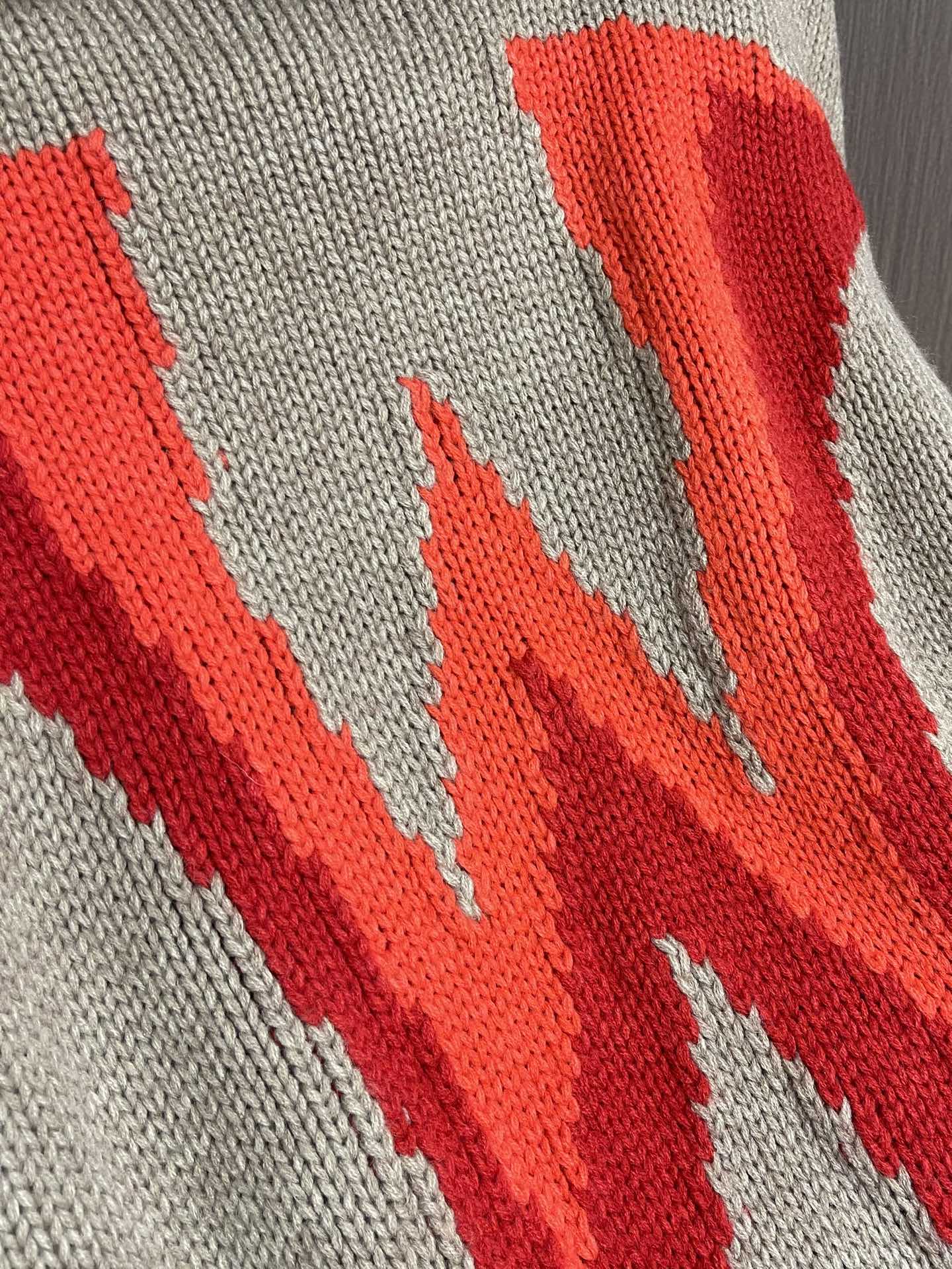 JW ANDERSON 连帽针织毛衣，JW ANDERSON 秋冬男款哥特风针织连帽衫，logo层次分明