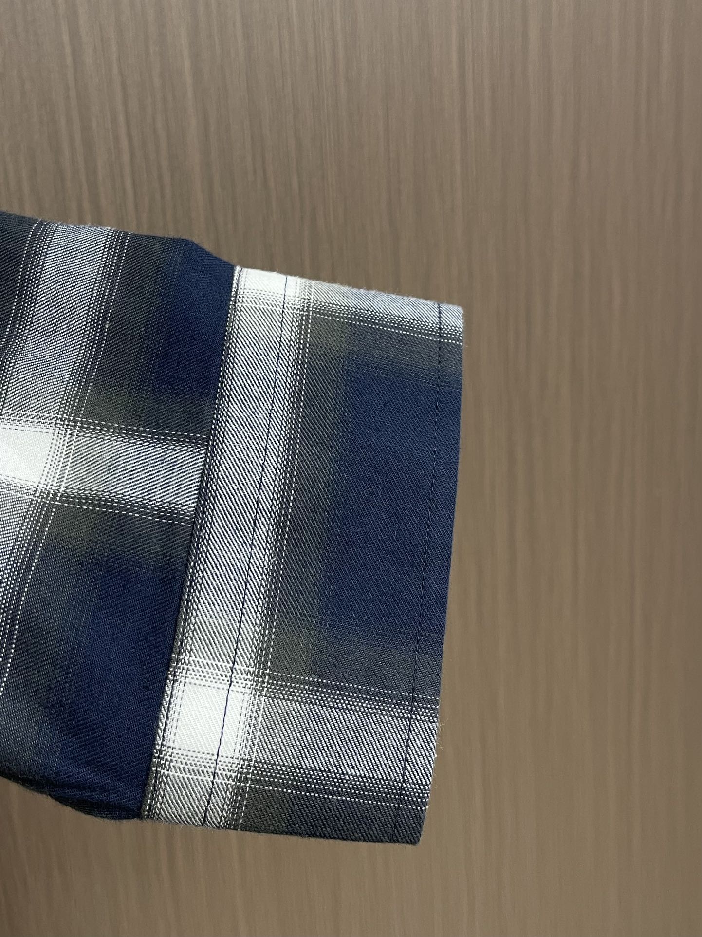 Acne Studios 格纹纽扣长袖衬衫，定制有机棉磨绒格纹斜纹布 纹理清晰 质感十足 舒适贴肤 一抹