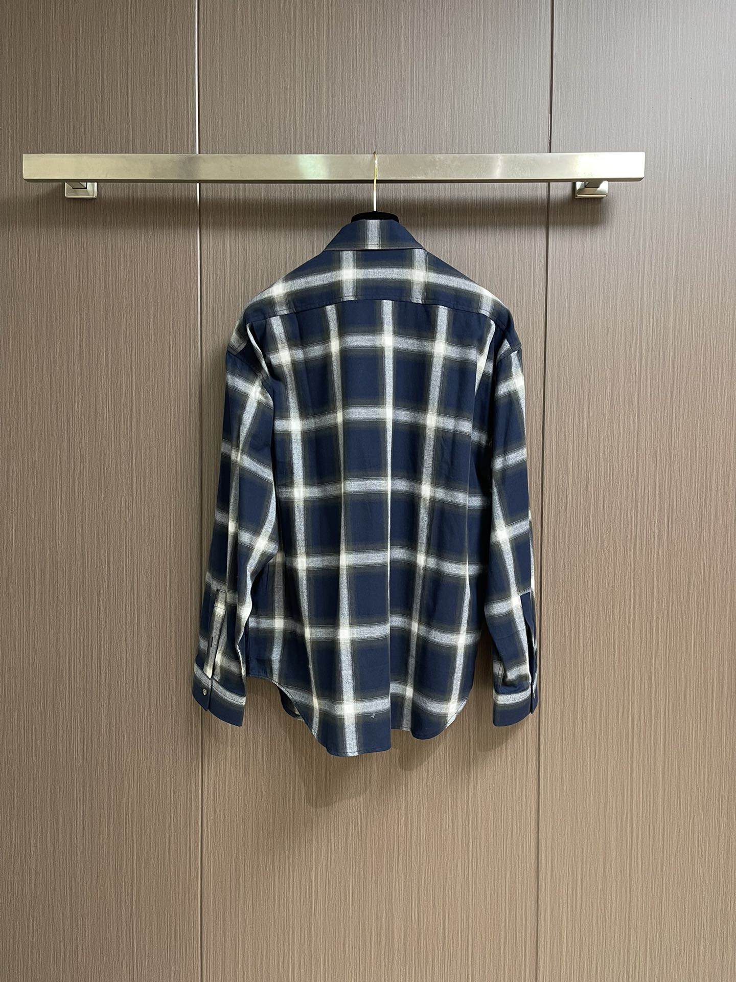 Acne Studios 格纹纽扣长袖衬衫，定制有机棉磨绒格纹斜纹布 纹理清晰 质感十足 舒适贴肤 一抹