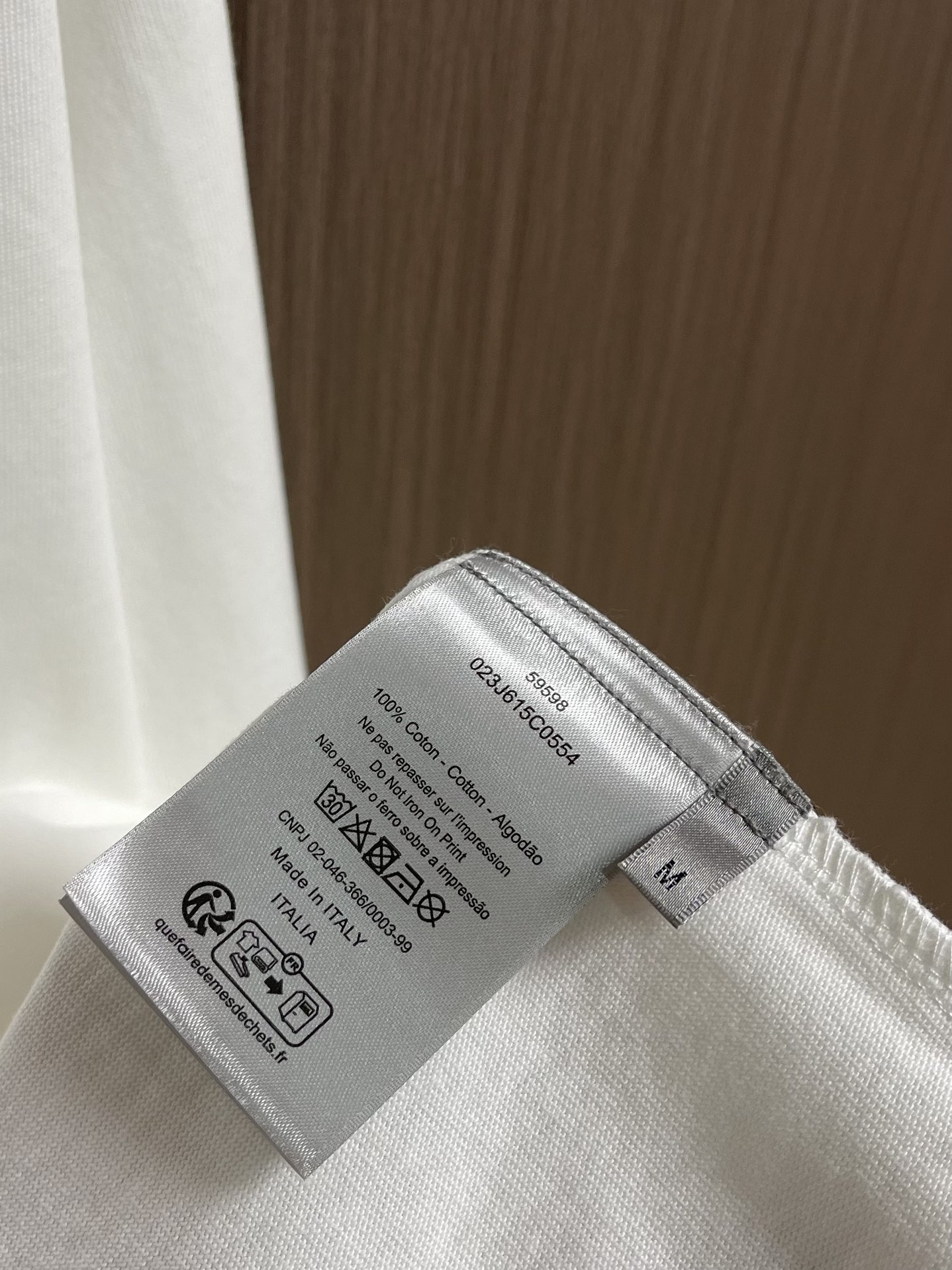 Dior 小标签圆领长袖T恤，棉质平纹针织面料，采用24S特纺紧密棉面料，185g；搭配32S双纱螺纹，