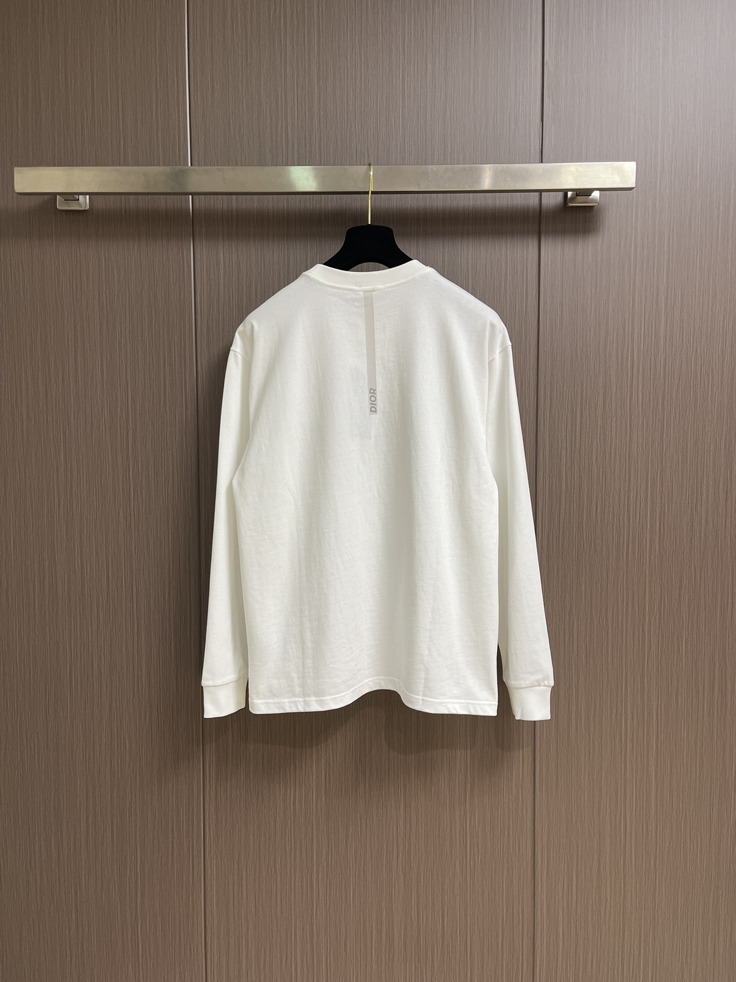 Dior 小标签圆领长袖T恤，棉质平纹针织面料，采用24S特纺紧密棉面料，185g；搭配32S双纱螺纹，
