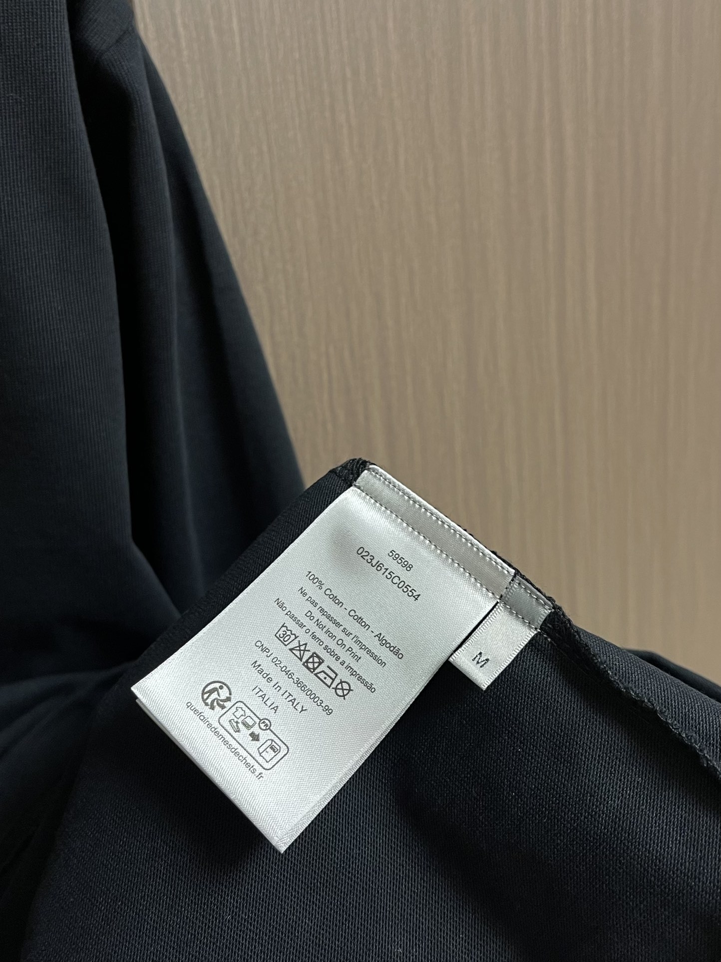 Dior 小标签圆领长袖T恤，棉质平纹针织面料，采用24S特纺紧密棉面料，185g；搭配32S双纱螺纹，