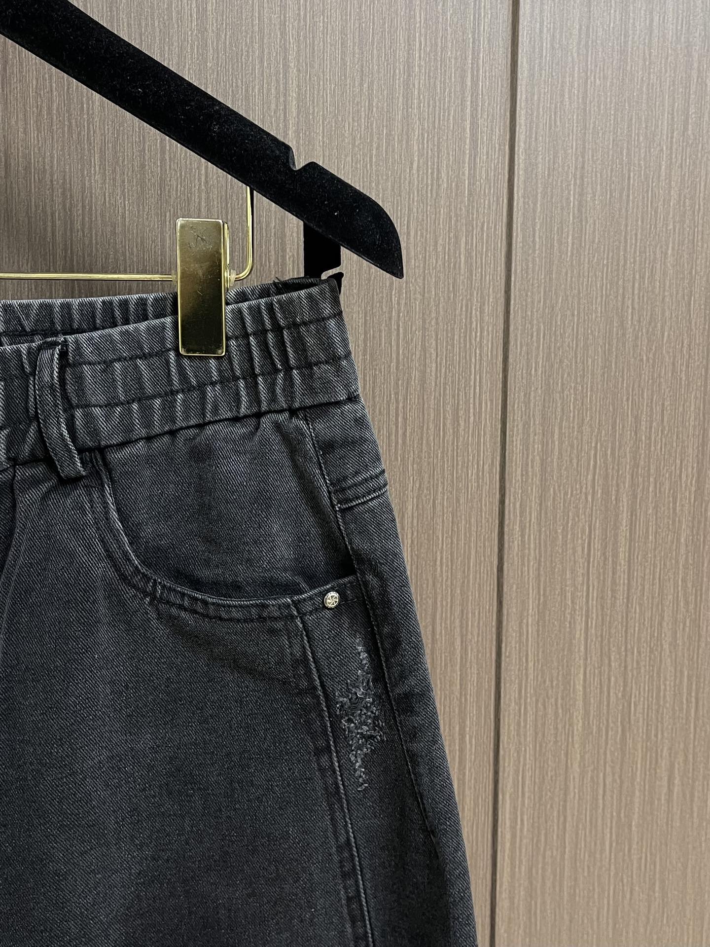 Balenciaga 渐变水洗宽松阔腿牛仔裤，重工艺水洗个性系列，这个颜色简直就是量身定制的 style