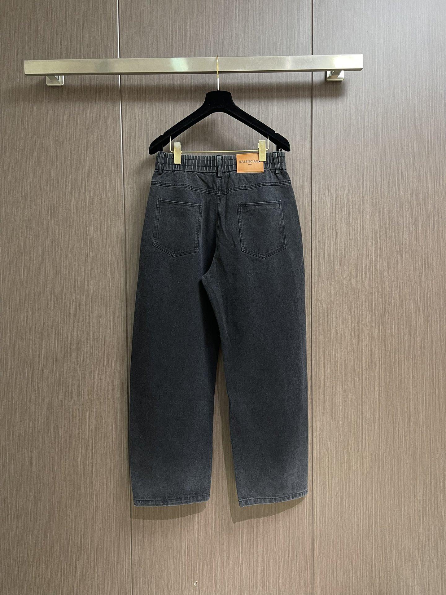 Balenciaga 渐变水洗宽松阔腿牛仔裤，重工艺水洗个性系列，这个颜色简直就是量身定制的 style