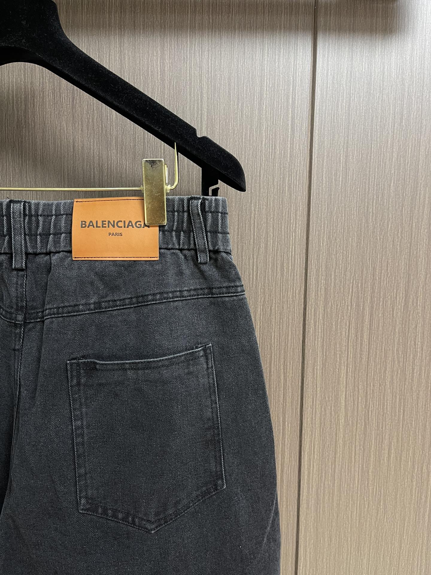 Balenciaga 渐变水洗宽松阔腿牛仔裤，重工艺水洗个性系列，这个颜色简直就是量身定制的 style