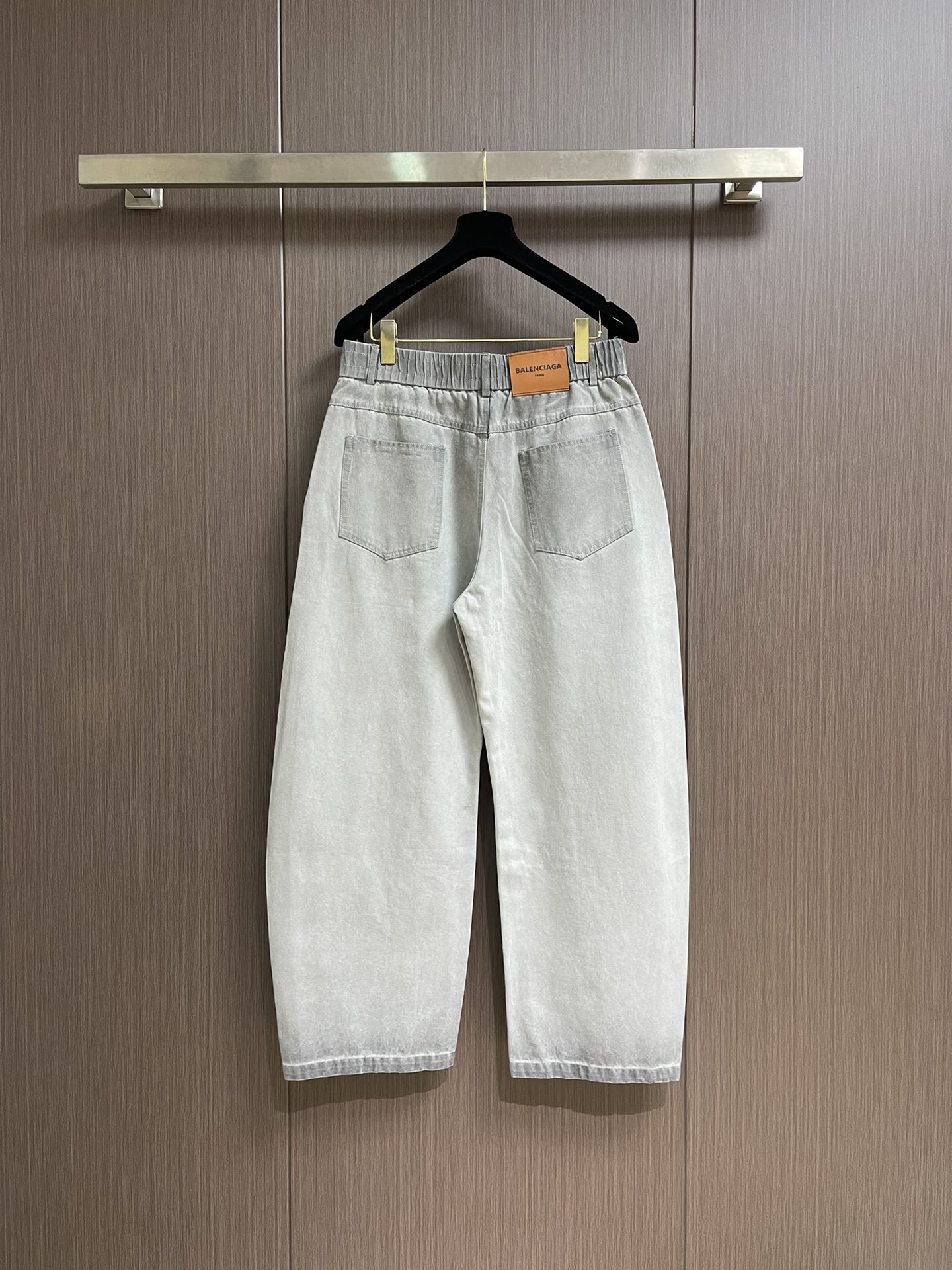 Balenciaga 渐变水洗宽松阔腿牛仔裤，重工艺水洗个性系列，这个颜色简直就是量身定制的 style