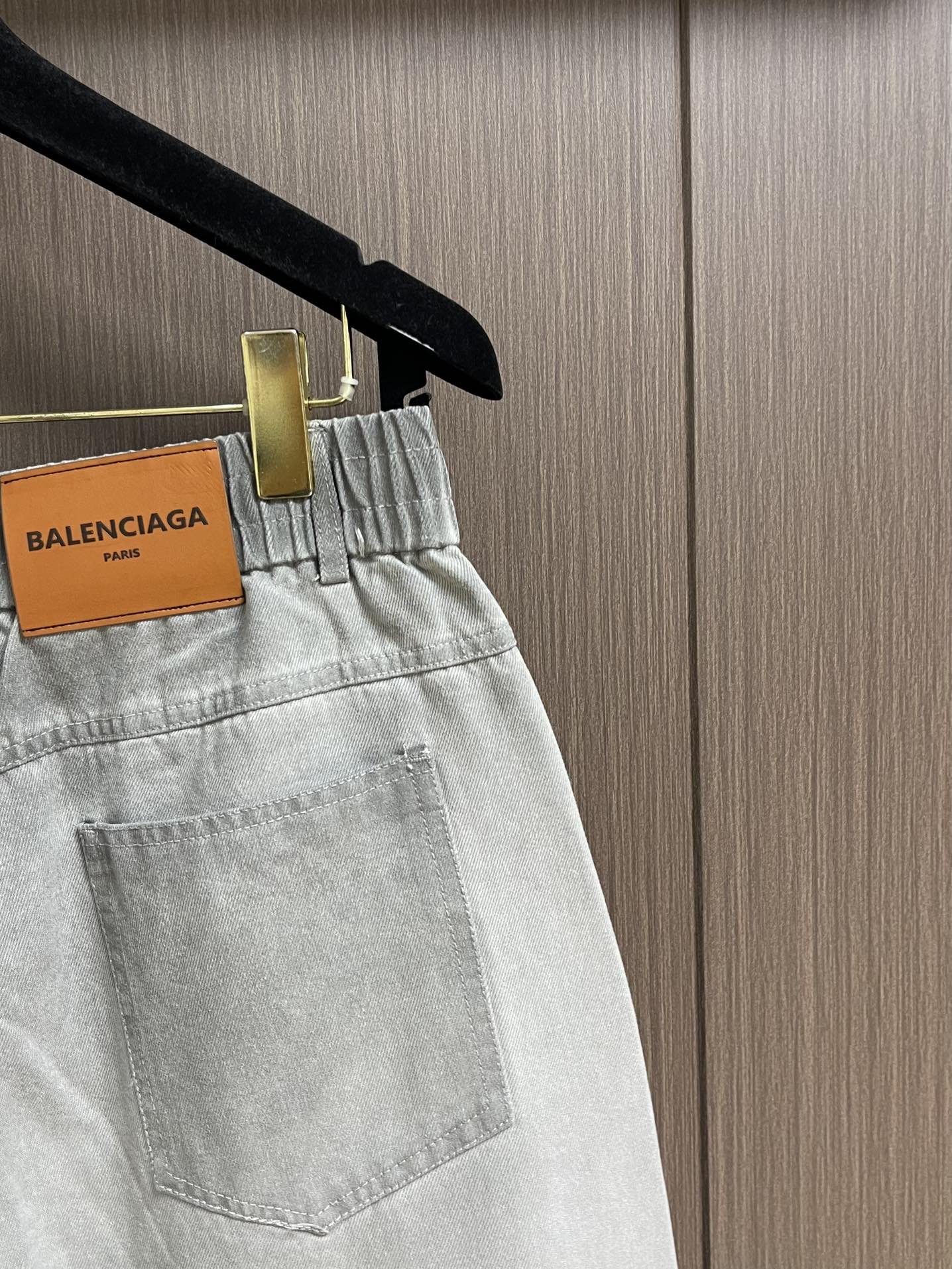 Balenciaga 渐变水洗宽松阔腿牛仔裤，重工艺水洗个性系列，这个颜色简直就是量身定制的 style