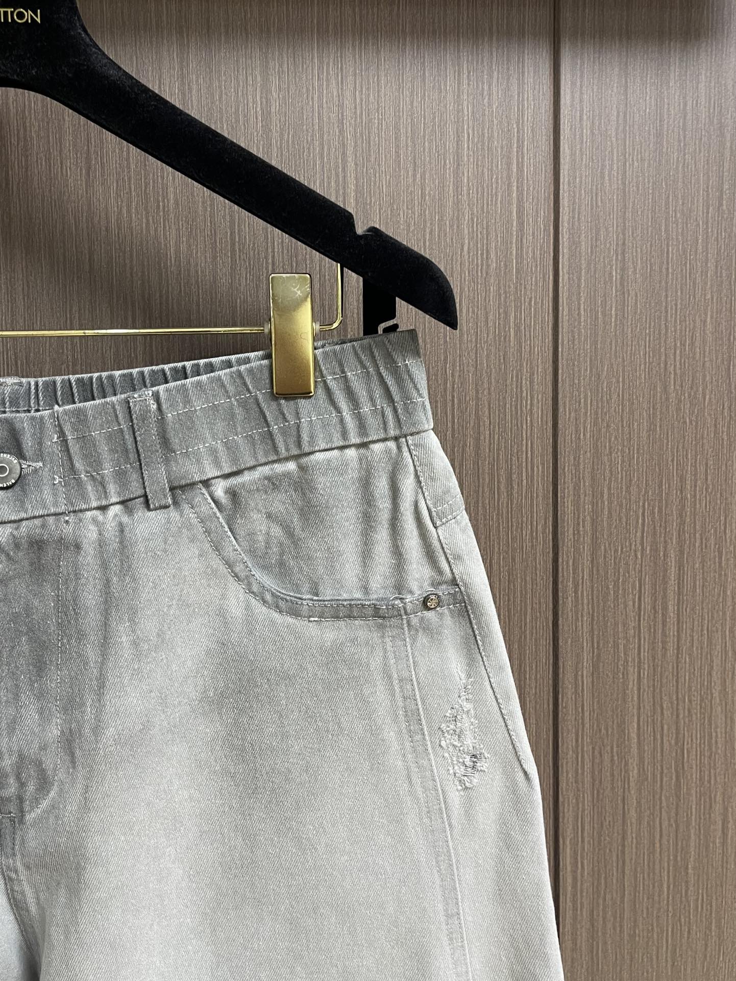 Balenciaga 渐变水洗宽松阔腿牛仔裤，重工艺水洗个性系列，这个颜色简直就是量身定制的 style