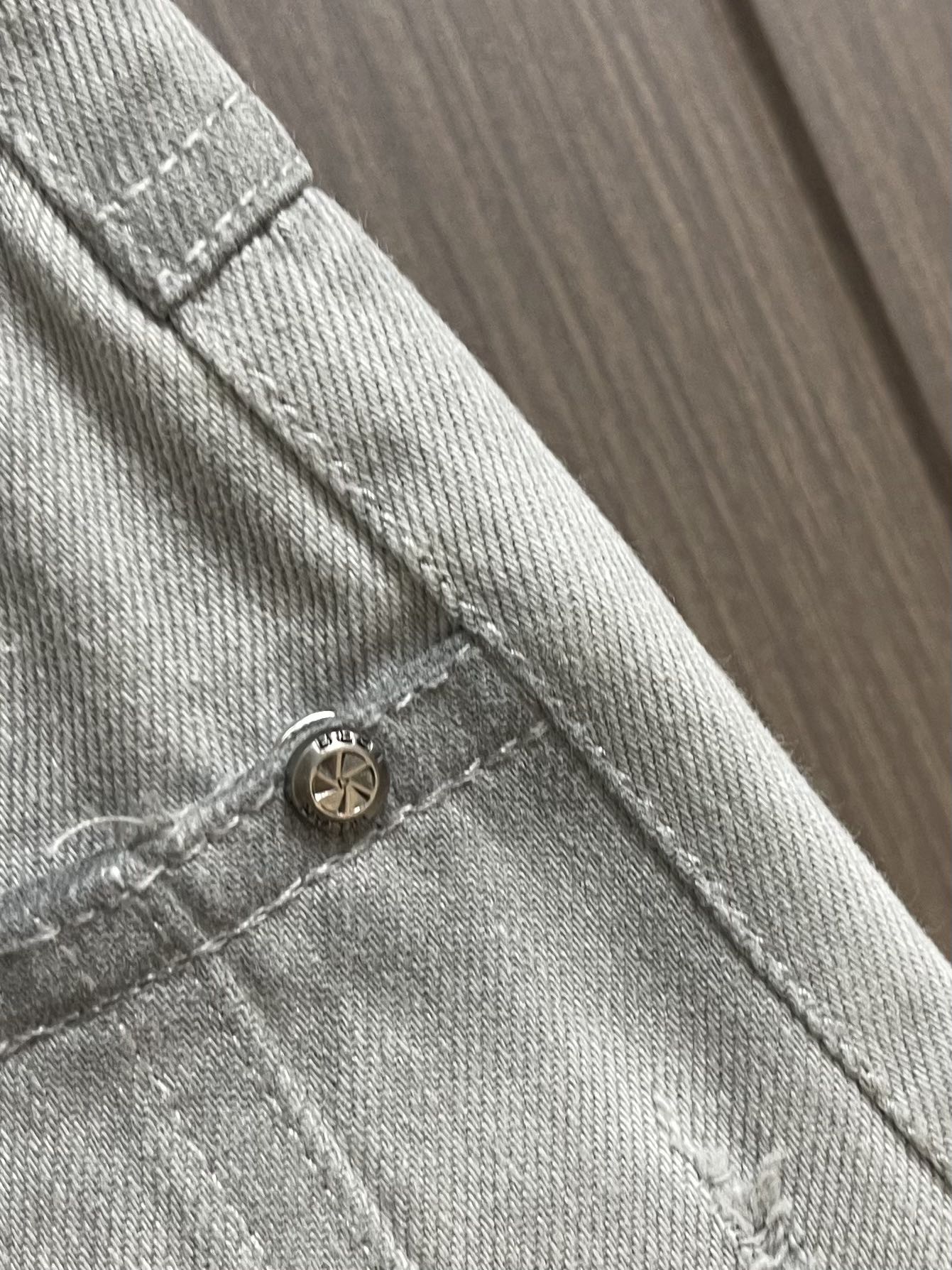 Balenciaga 渐变水洗宽松阔腿牛仔裤，重工艺水洗个性系列，这个颜色简直就是量身定制的 style