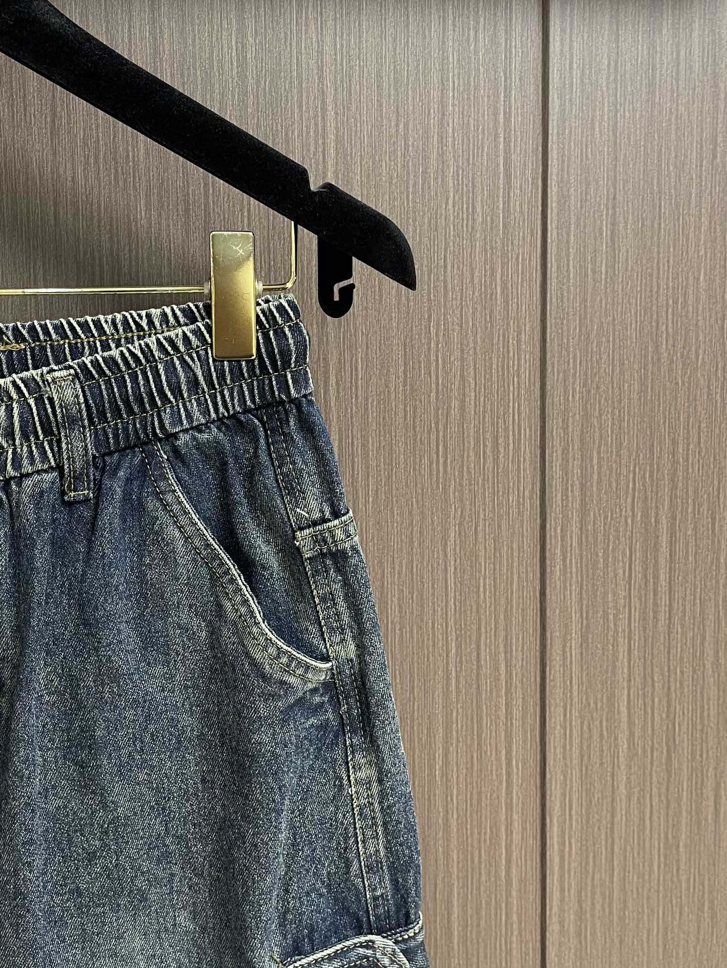 Balenciaga 2025SS早秋新品多袋牛仔裤，进口原版面料，上身舒适，字母图案装饰logo，原版