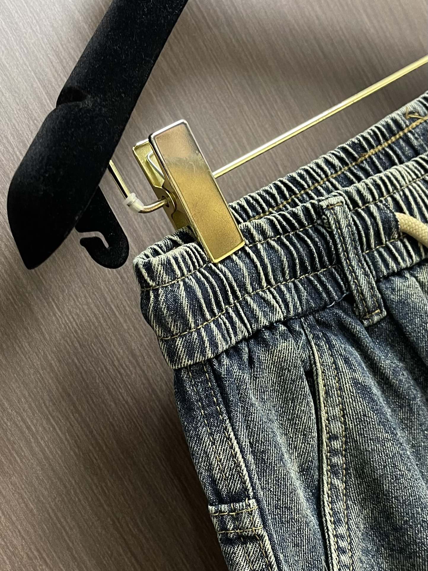 Balenciaga 2025SS早秋新品多袋牛仔裤，进口原版面料，上身舒适，字母图案装饰logo，原版