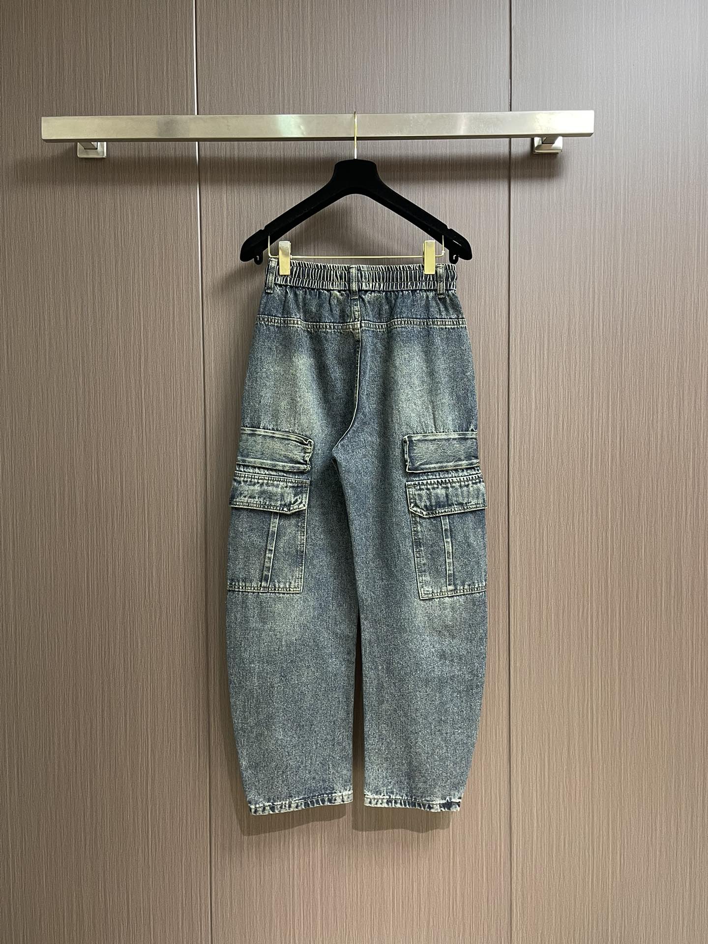 Balenciaga 2025SS早秋新品多袋牛仔裤，进口原版面料，上身舒适，字母图案装饰logo，原版